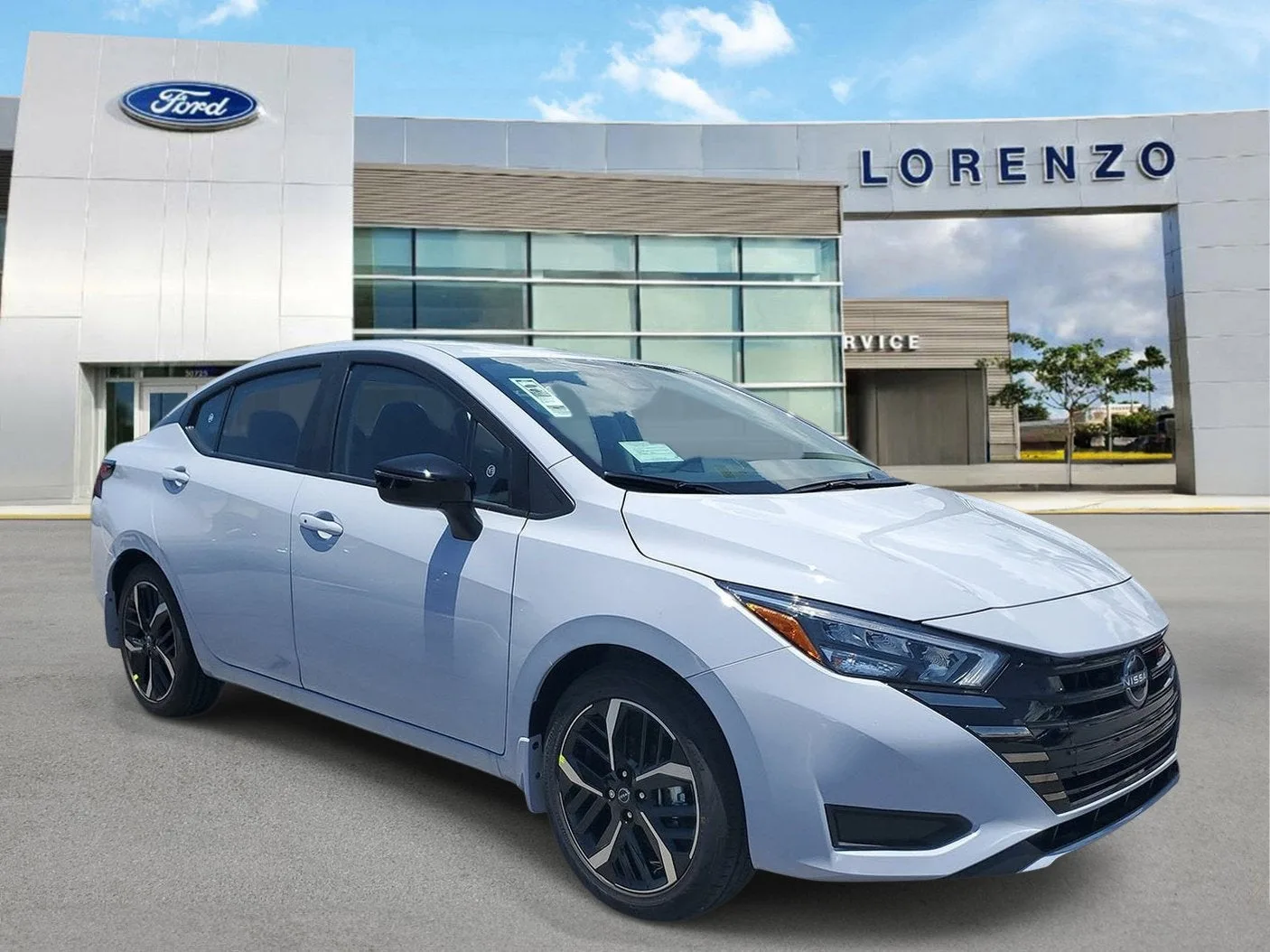2025 Nissan Versa SR photo 3