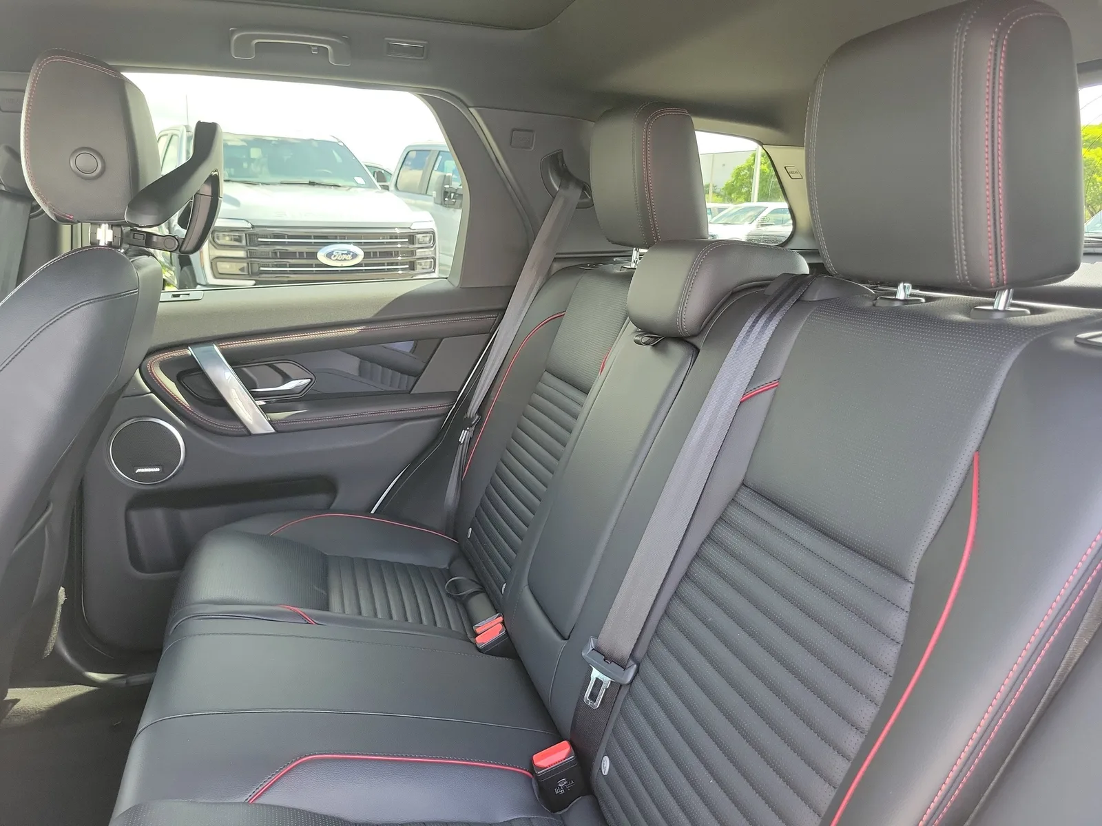 2023 Land Rover Discovery Sport S R-Dynamic photo 14