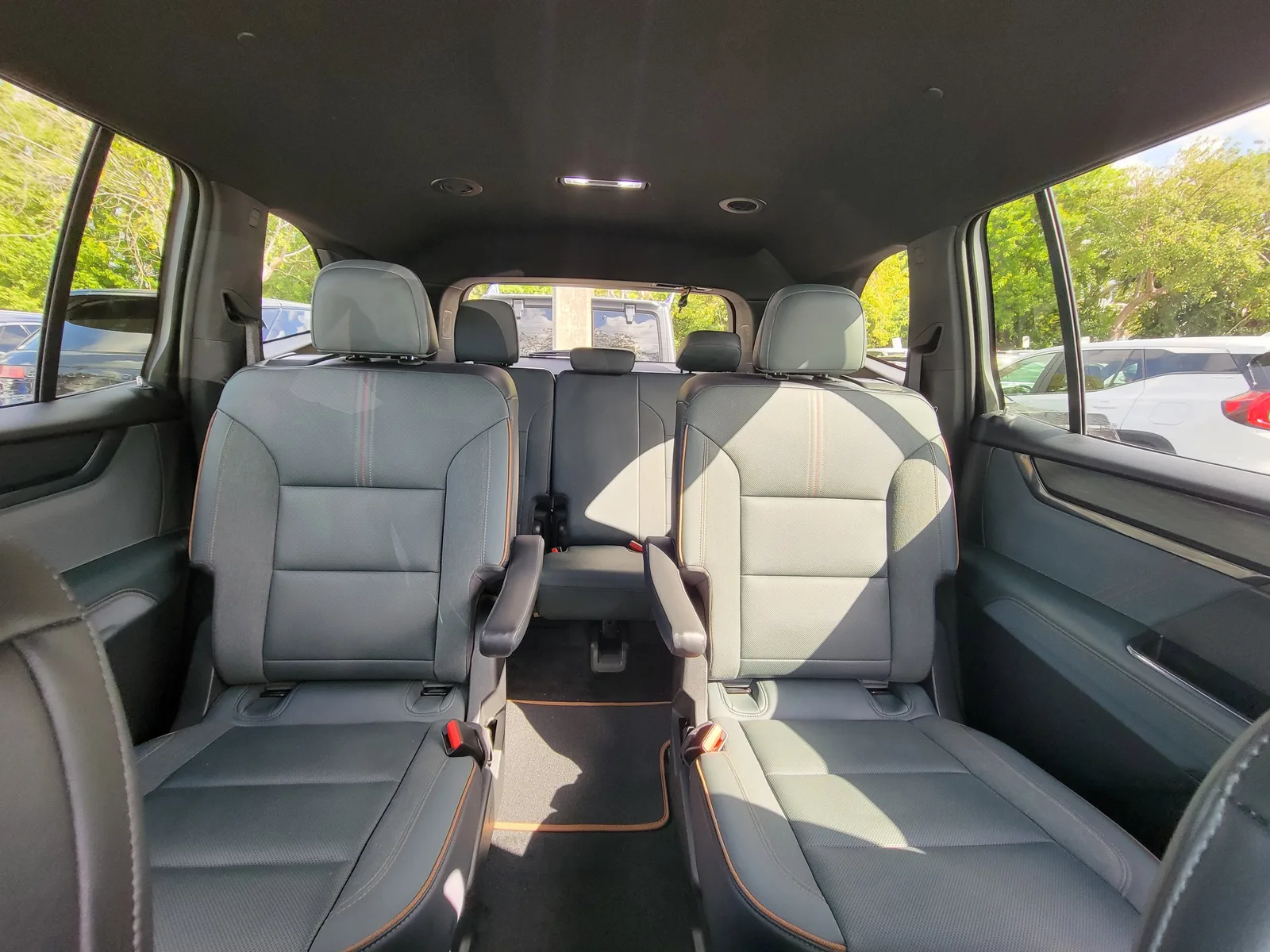 2024 GMC Acadia AT4 photo 15