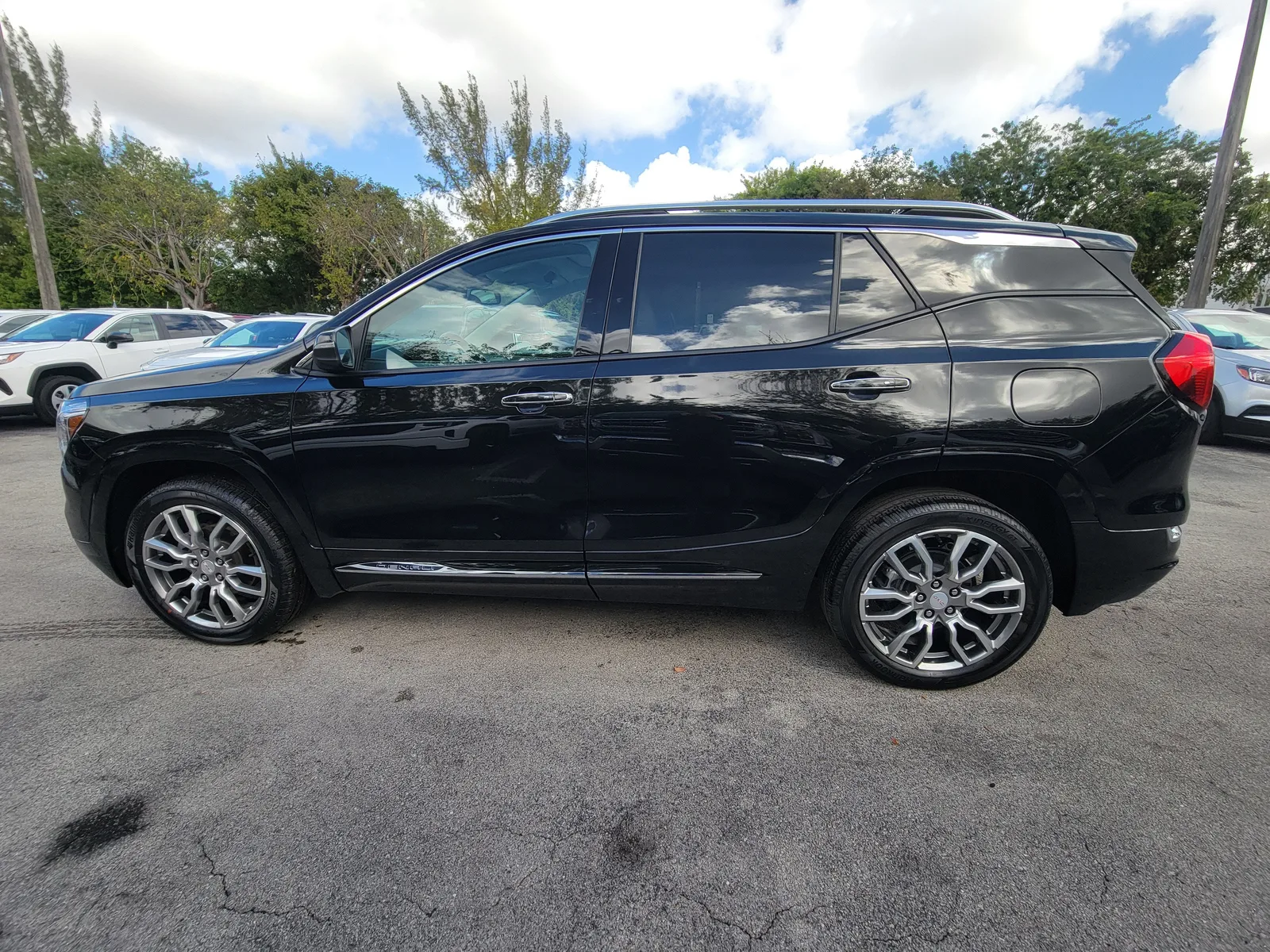 2023 GMC Terrain Denali 4WD photo 8