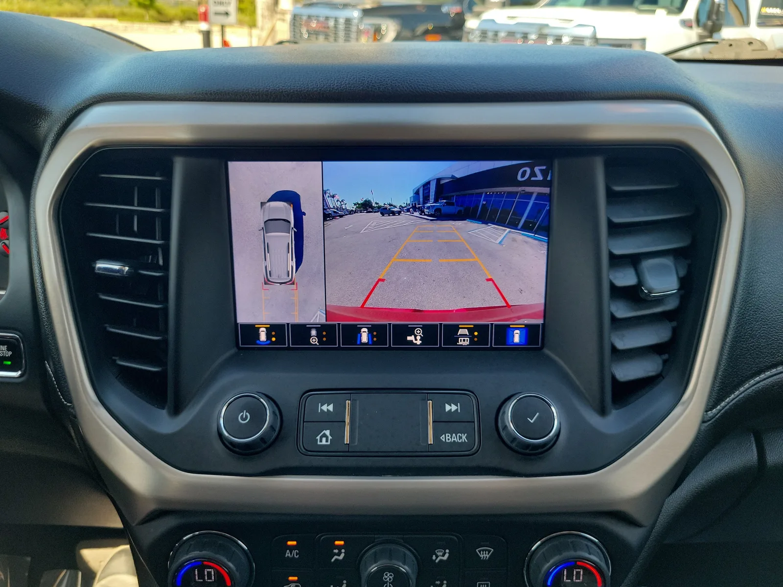2022 GMC Acadia Denali photo 11