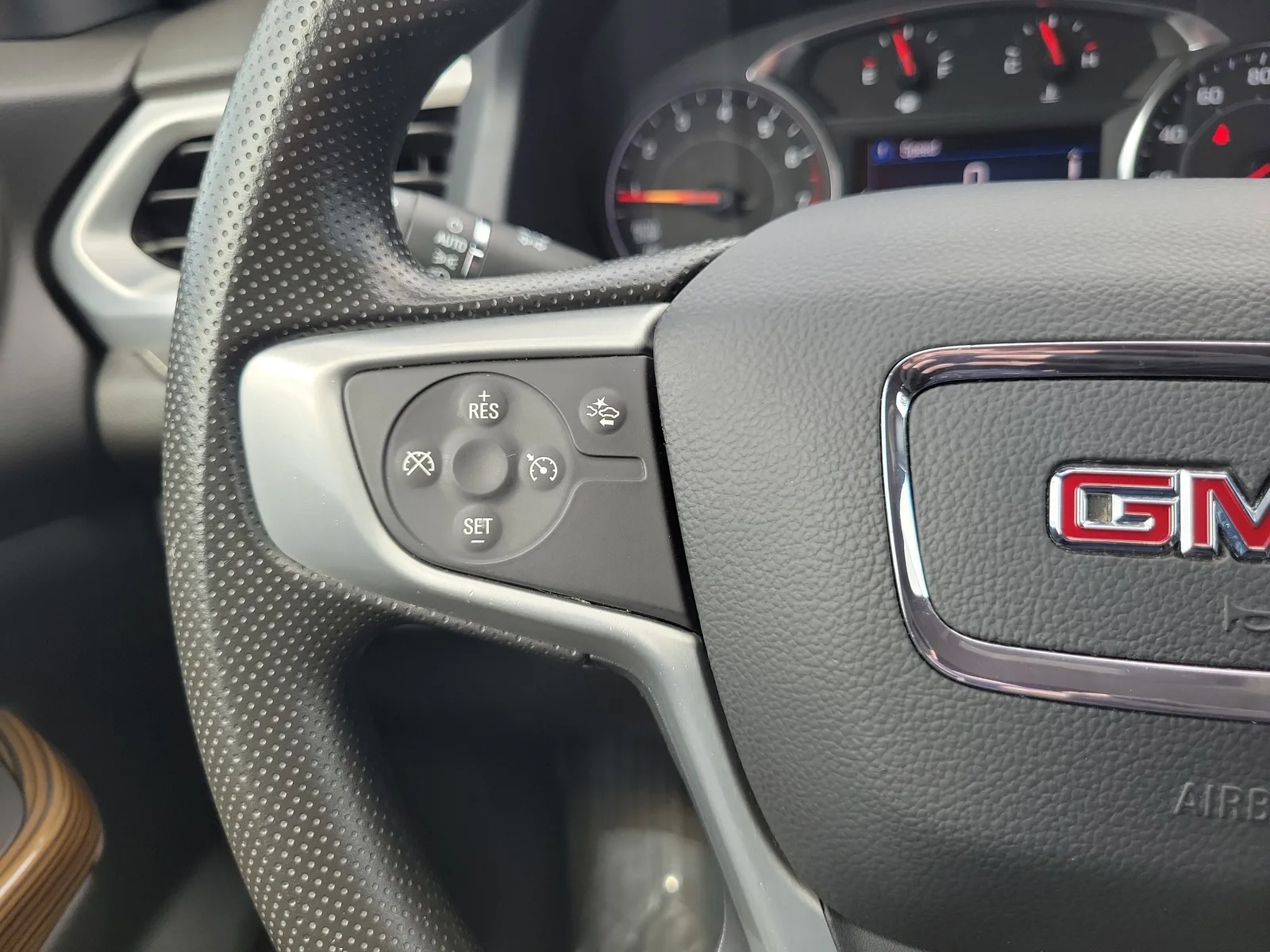 2023 GMC Acadia SLE photo 20