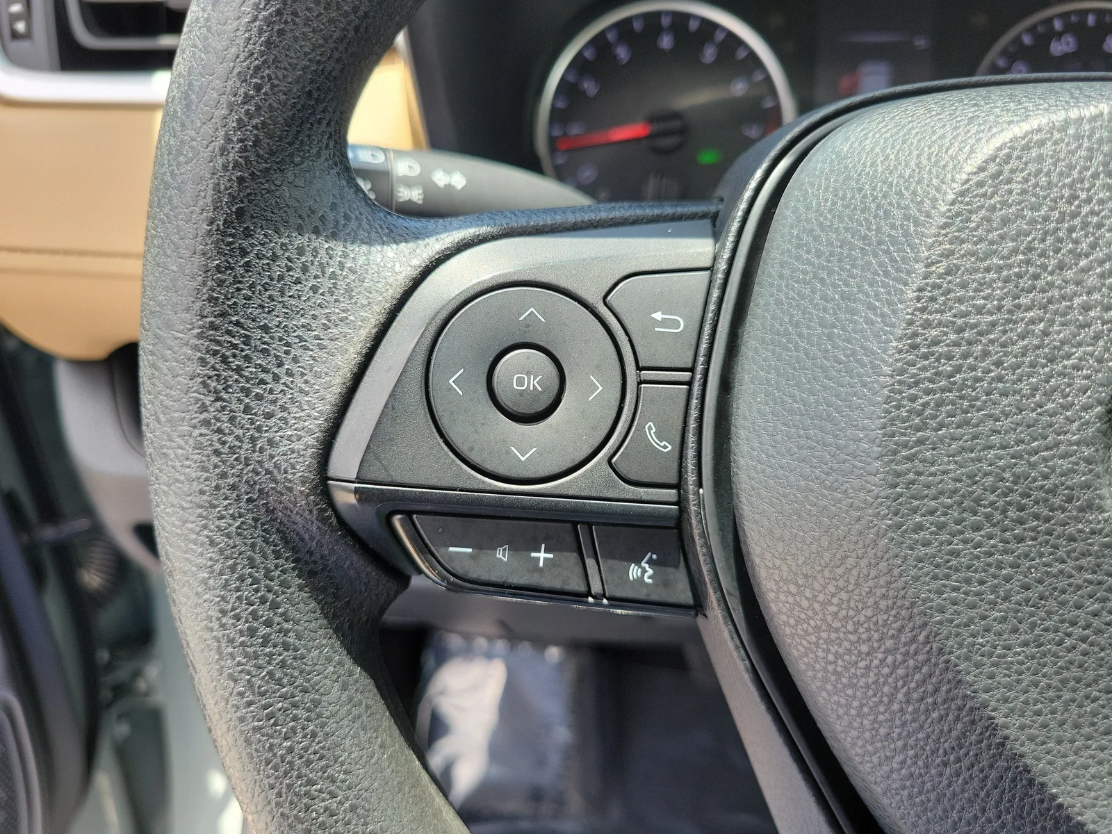 2022 Toyota RAV4 XLE photo 26