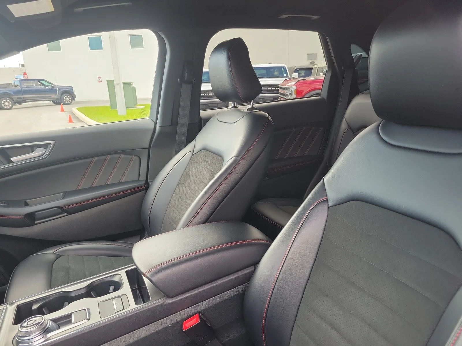 2024 Ford Edge ST-Line 4WD photo 12