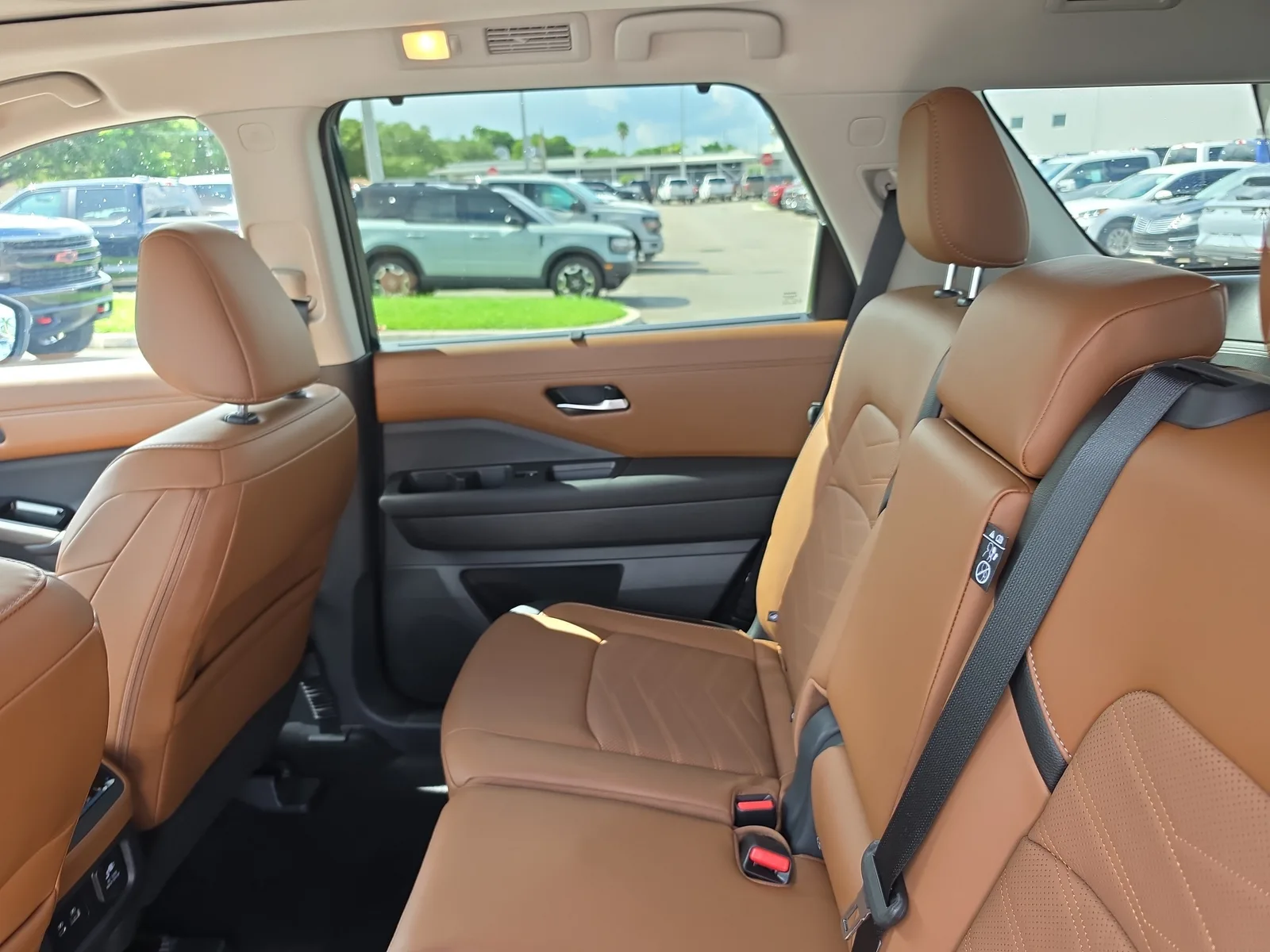 2025 Nissan Pathfinder Platinum photo 12