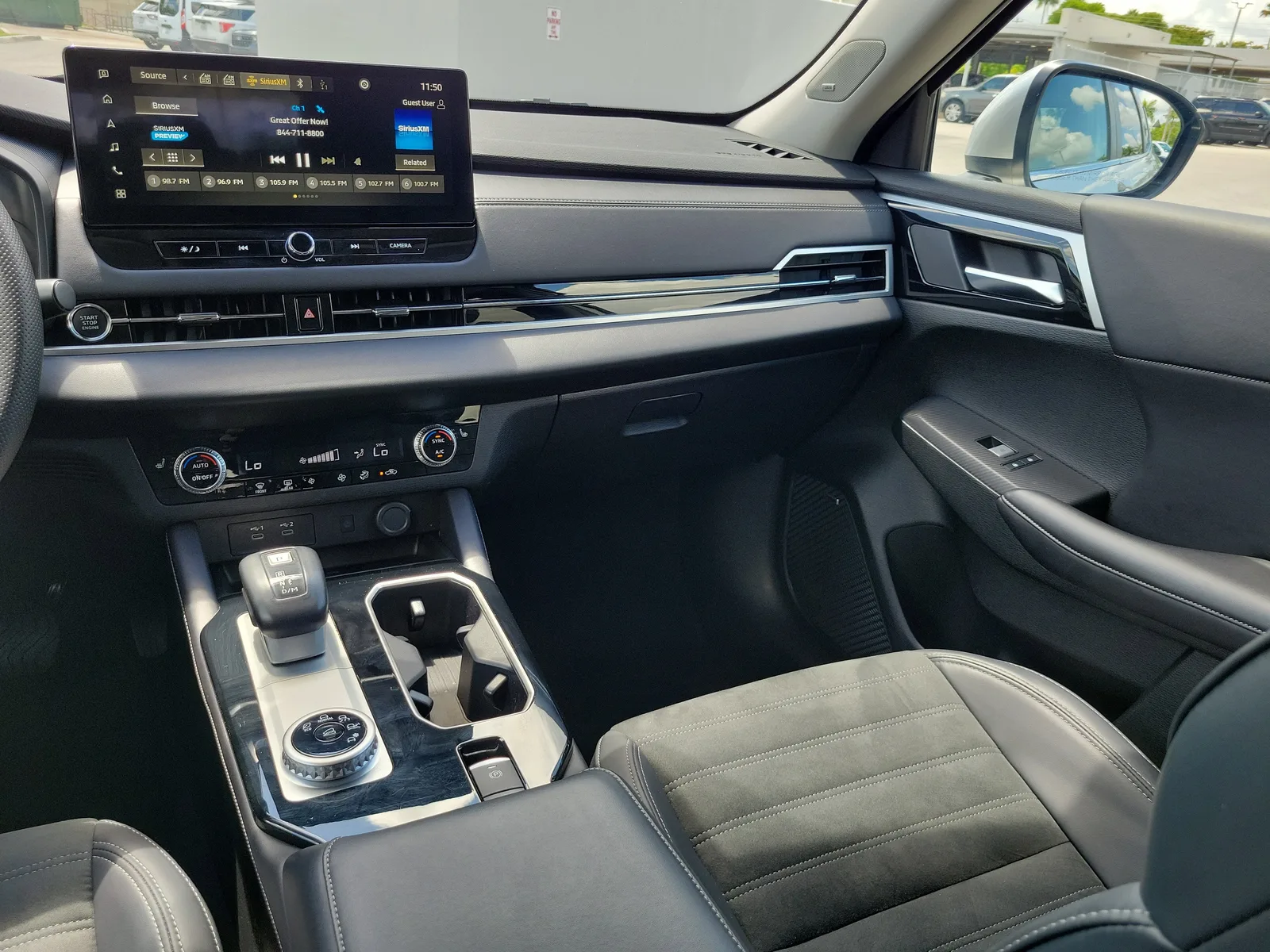 2025 Mitsubishi Outlander SE photo 17