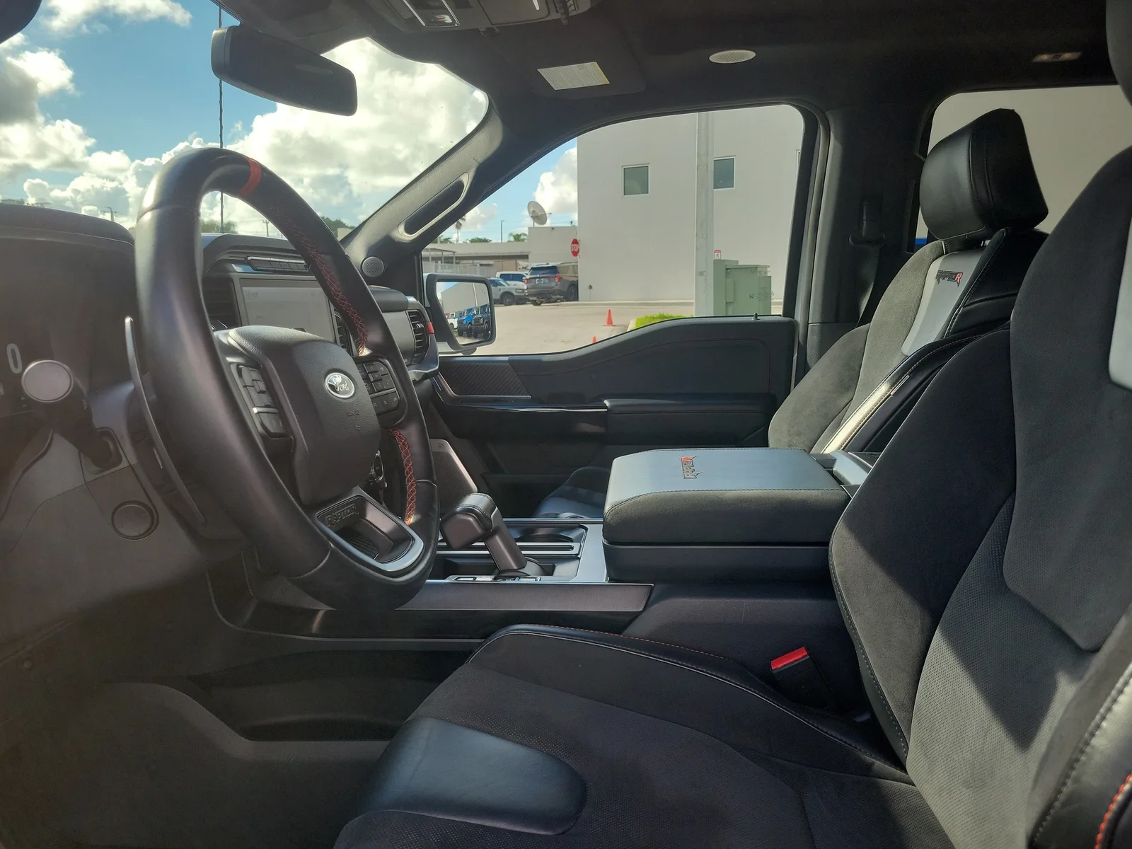2023 Ford F-150 Raptor 4WD photo 12