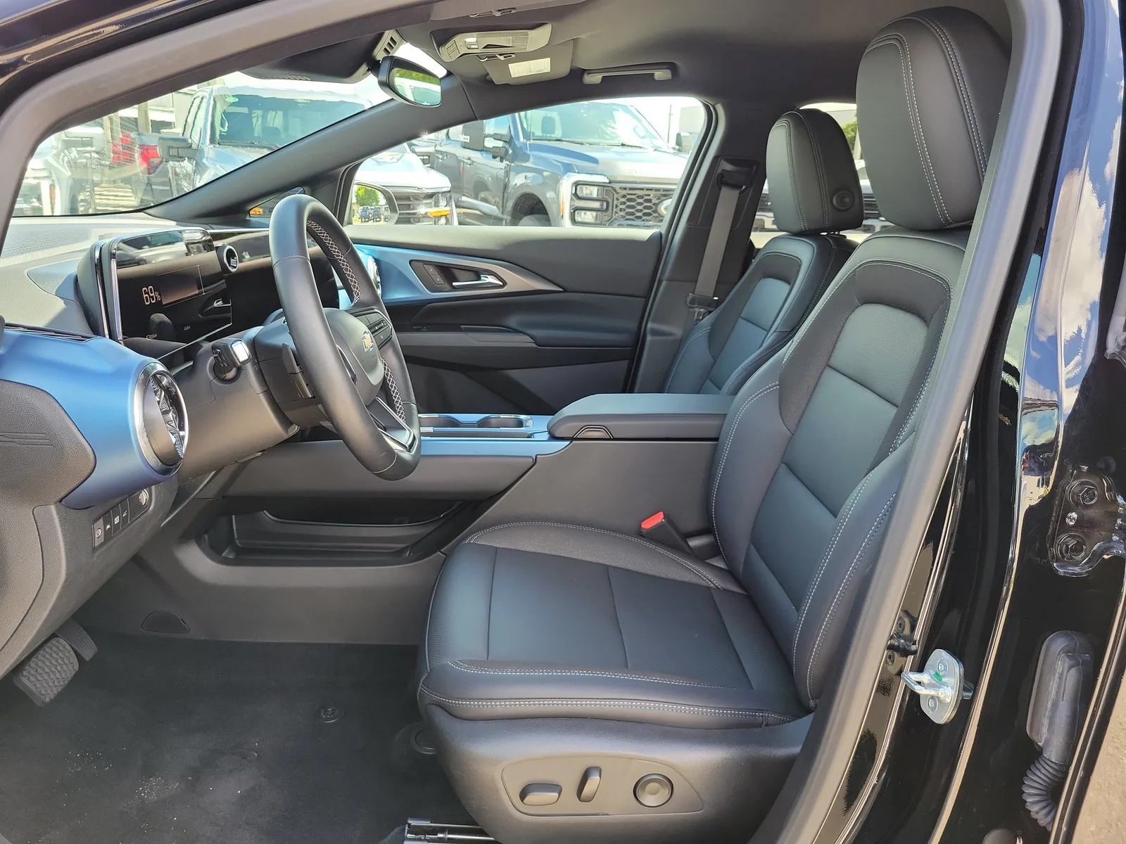 2026 Chevrolet Equinox EV LT2 w/PDE photo 15
