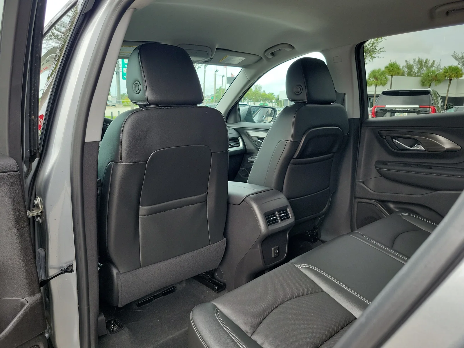 2024 GMC Terrain SLT photo 14