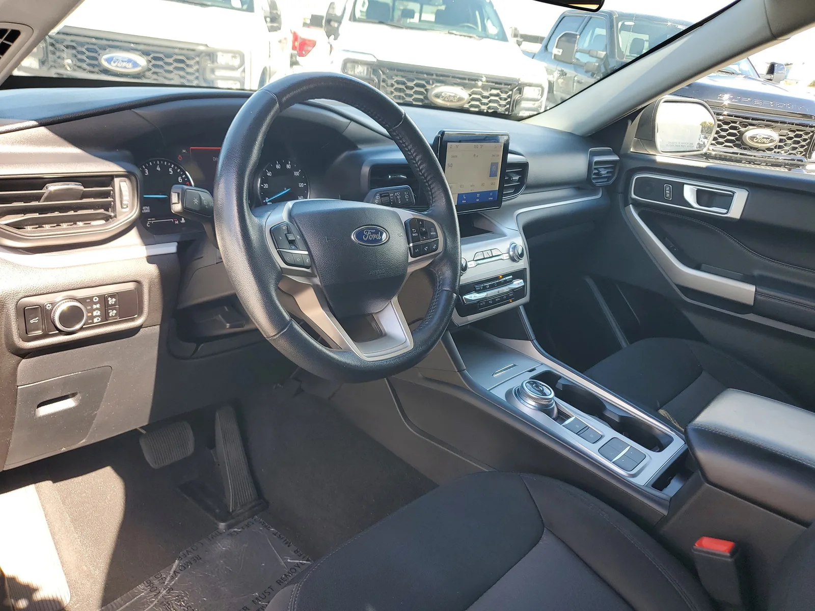 2023 Ford Explorer XLT photo 7
