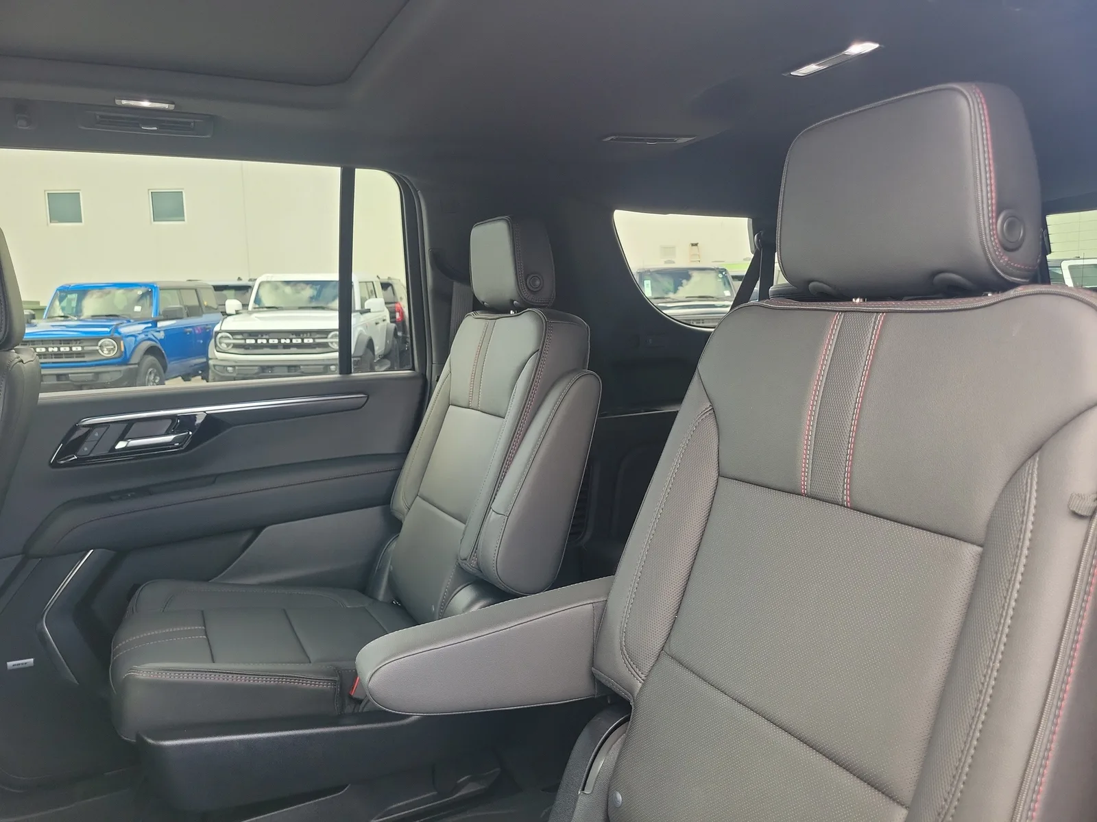 2025 Chevrolet Suburban RST Diesel photo 16