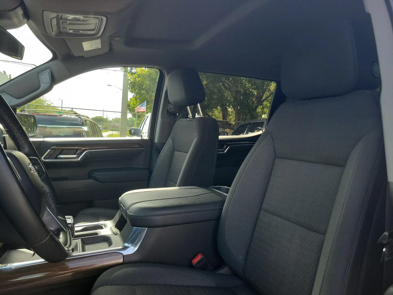 2023 Chevrolet Silverado 1500 LT Trail Boss 4WD Diesel photo 12