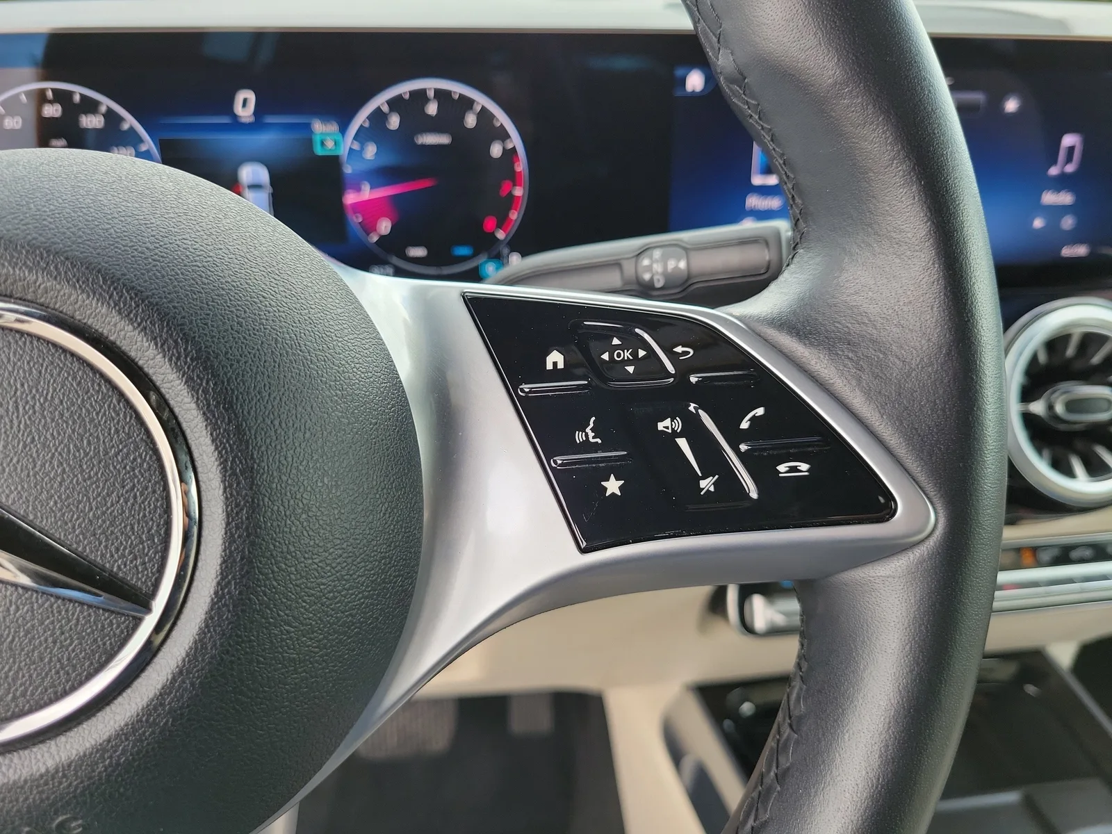 2025 Mercedes-Benz GLB GLB 250 photo 21