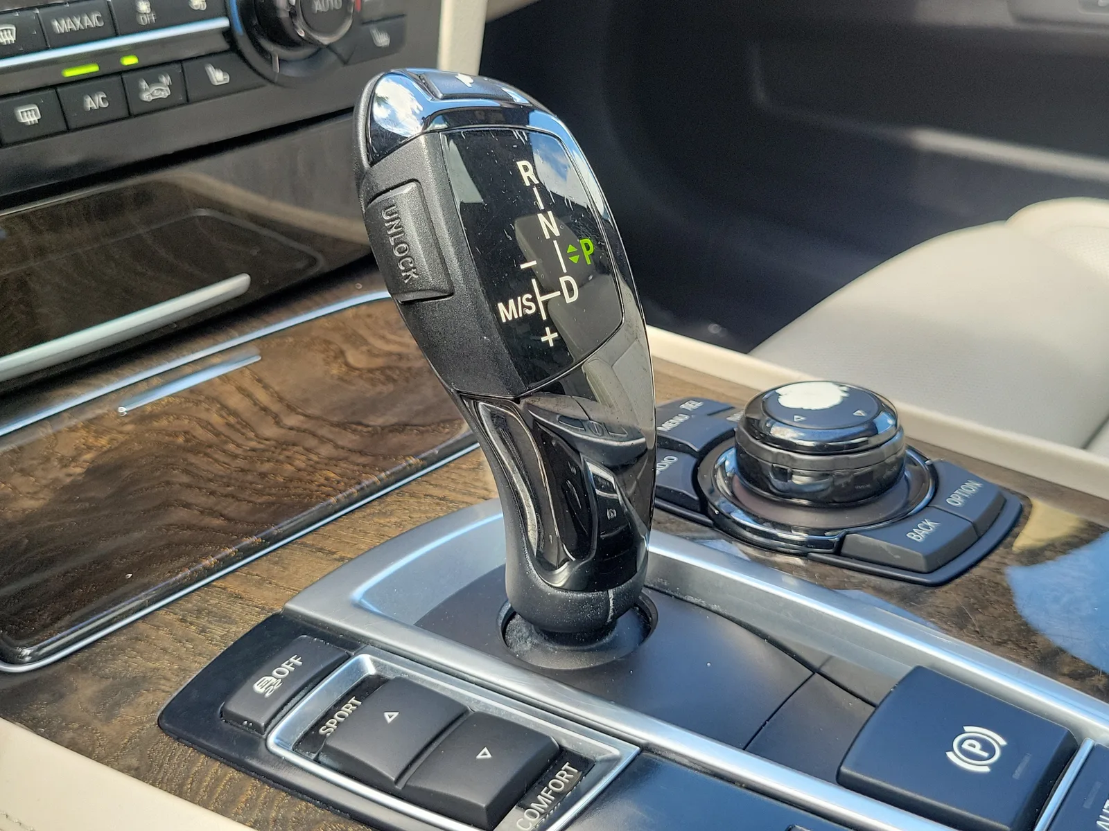 2013 BMW 7 Series 750Li xDrive photo 21