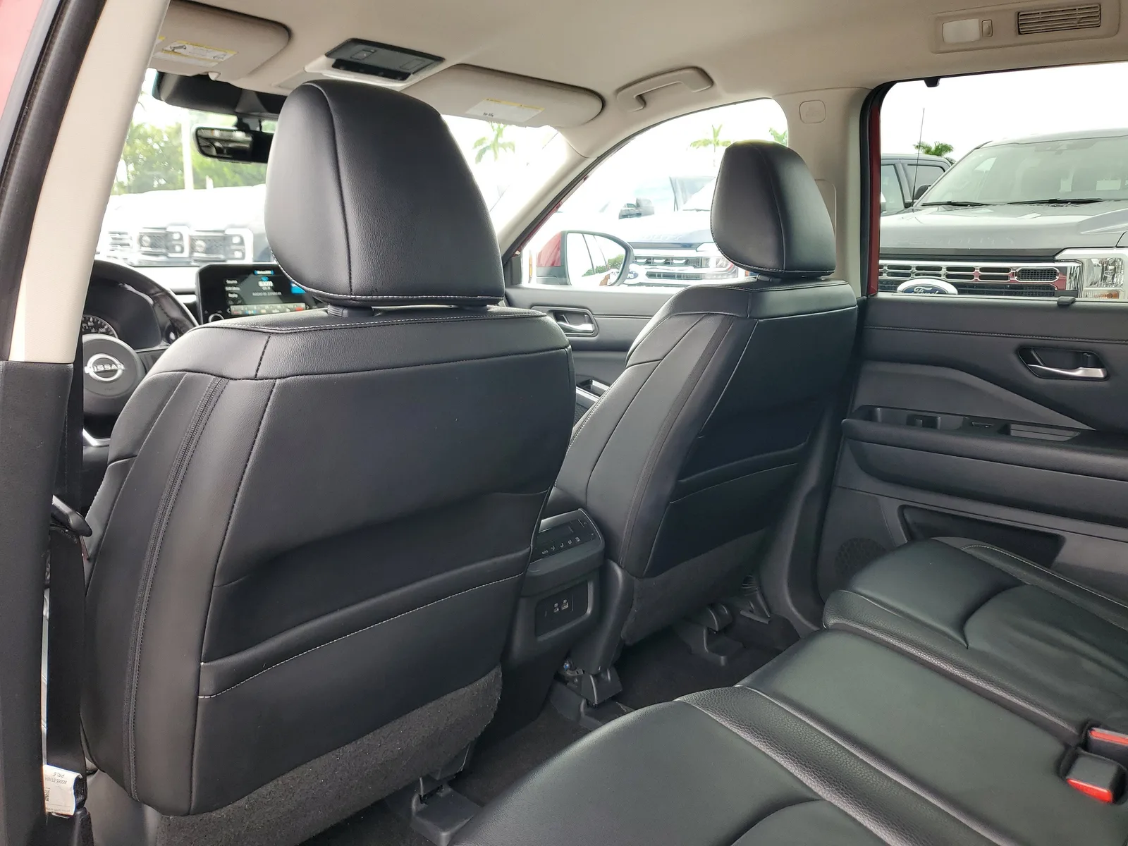 2024 Nissan Pathfinder SL photo 13