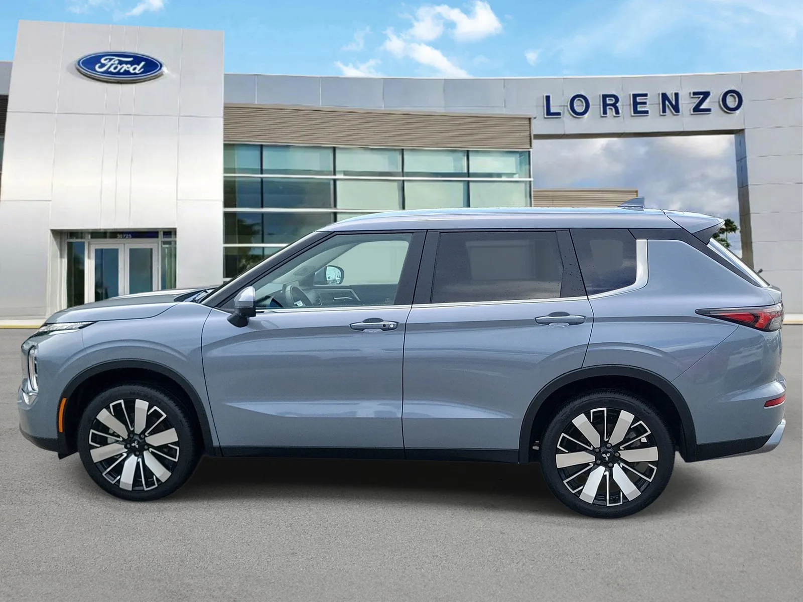 2025 Mitsubishi Outlander SE photo 8