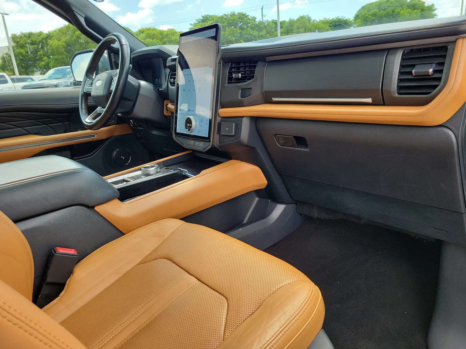 2023 Ford Expedition Max Platinum photo 14