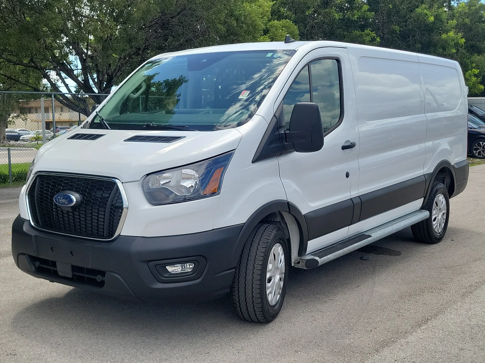 2025 Ford Transit Cargo Van T-250 130" Low Rf 9070 GVWR RWD photo 33