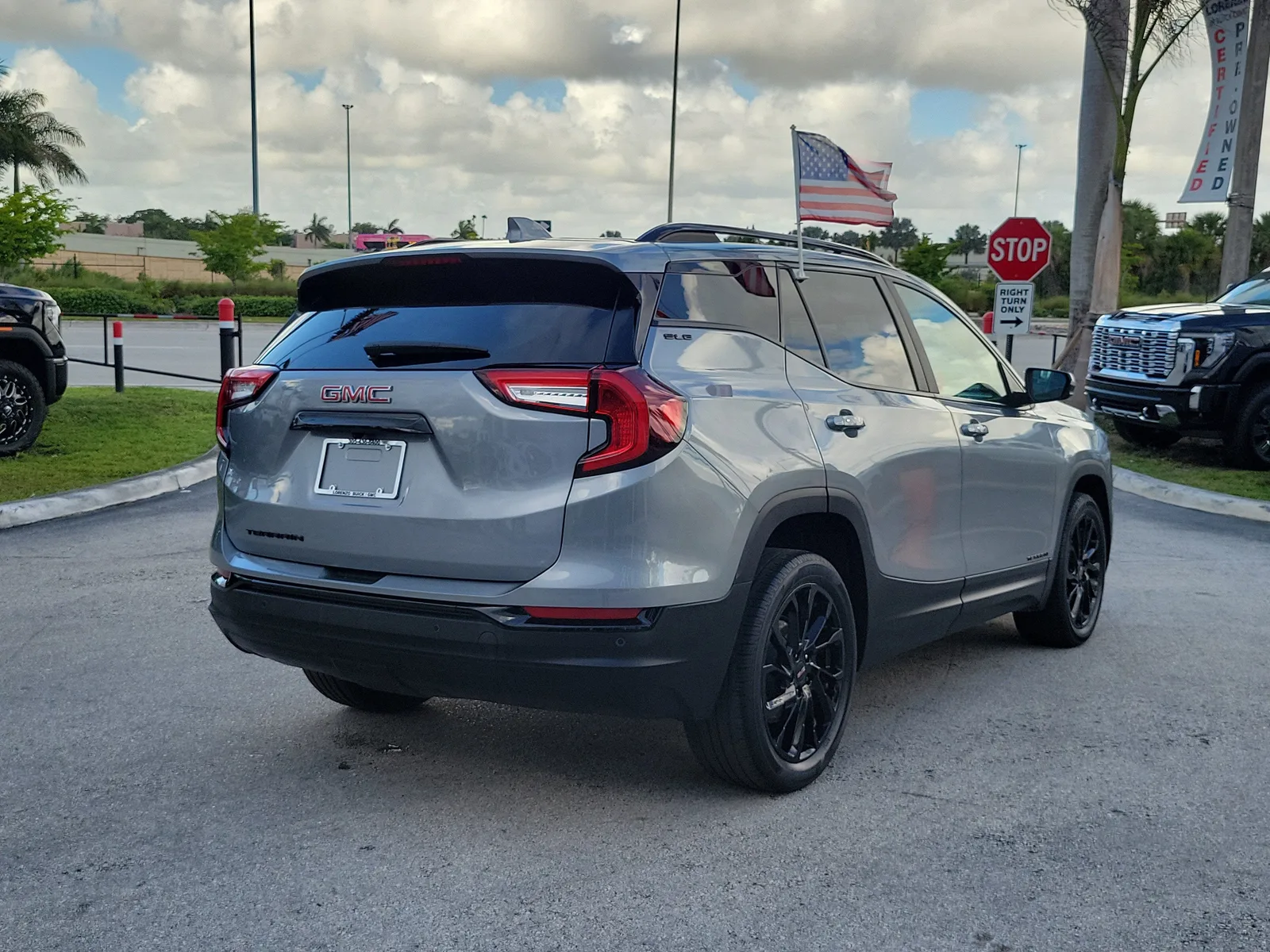 2024 GMC Terrain SLE photo 5