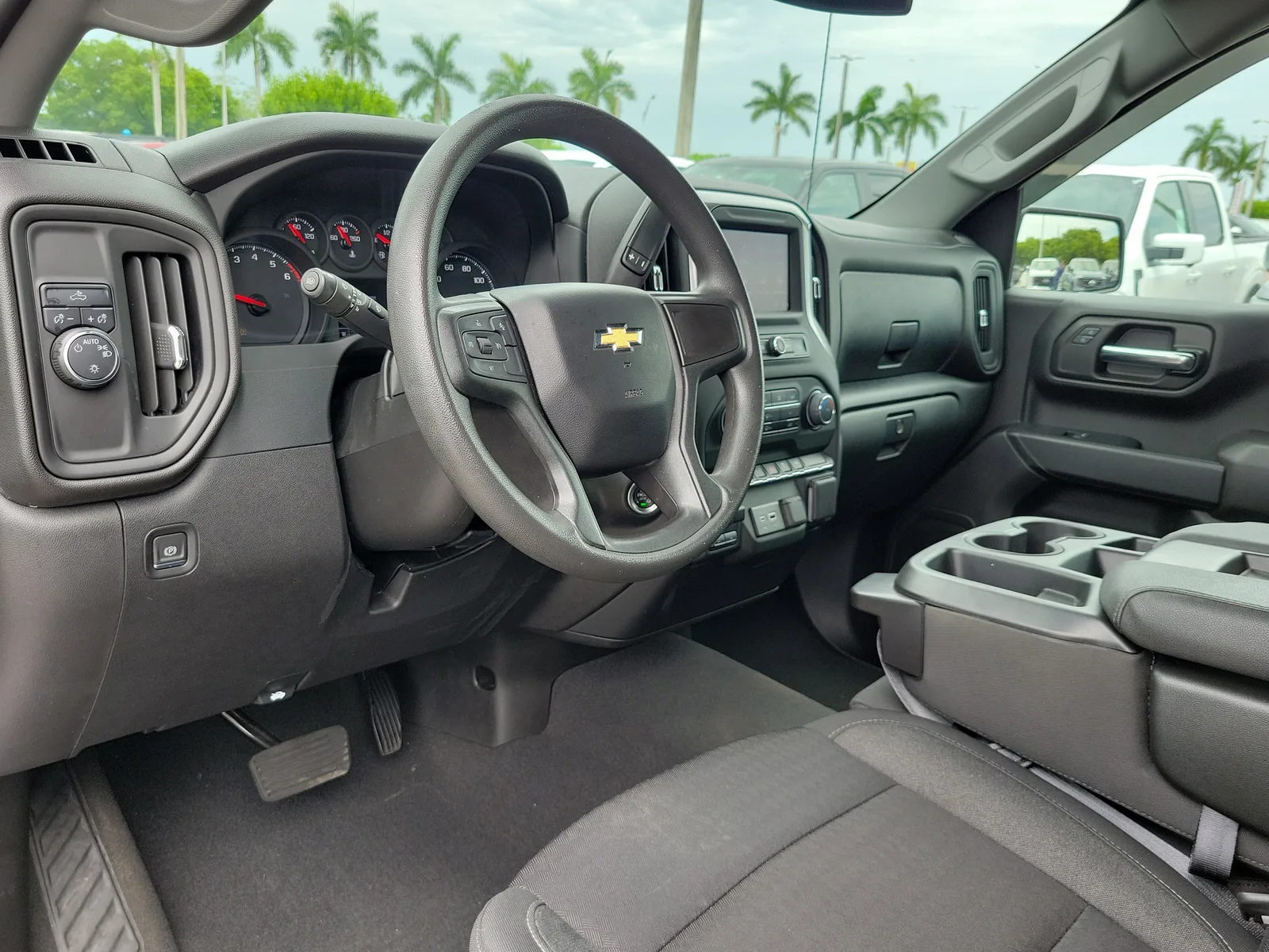 2024 Chevrolet Silverado 1500 Custom photo 13