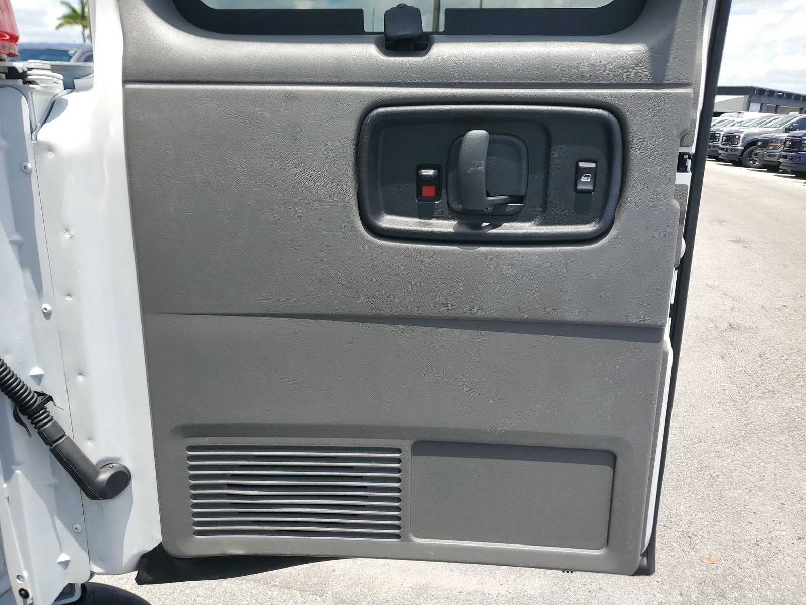 2025 Chevrolet Express Passenger LT photo 15