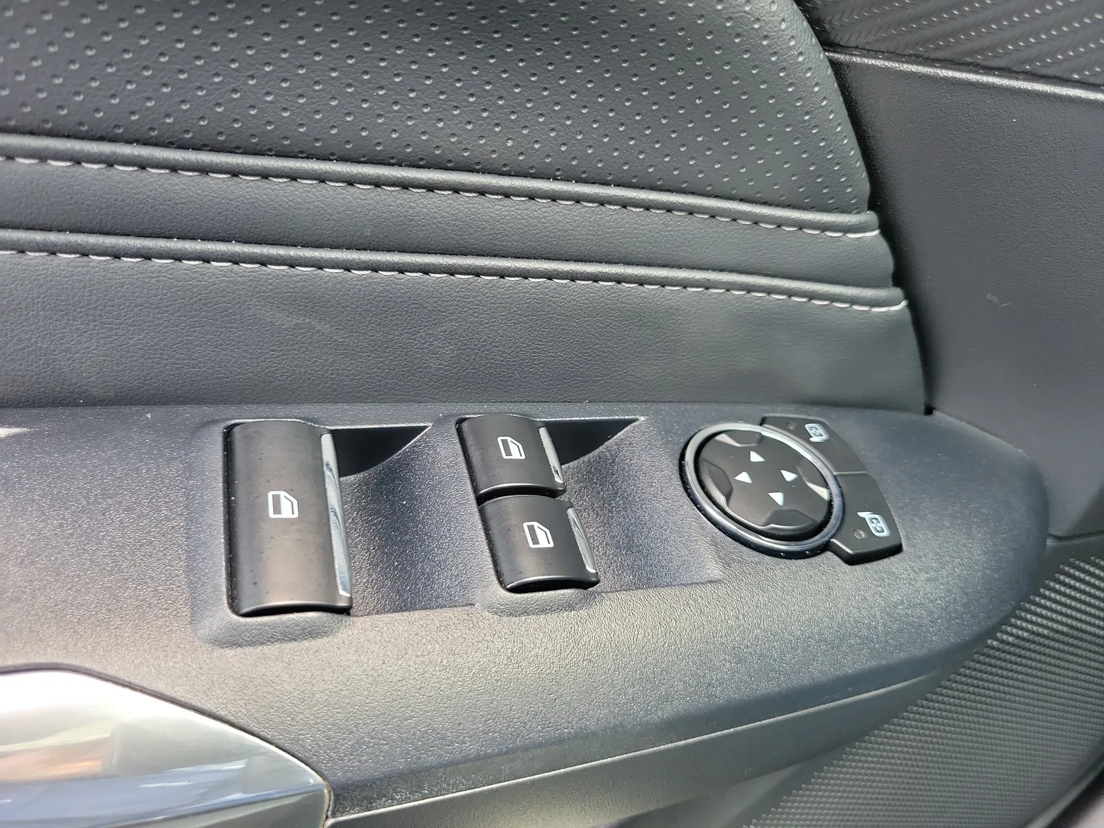 2025 Ford Mustang EcoBoost Premium photo 25