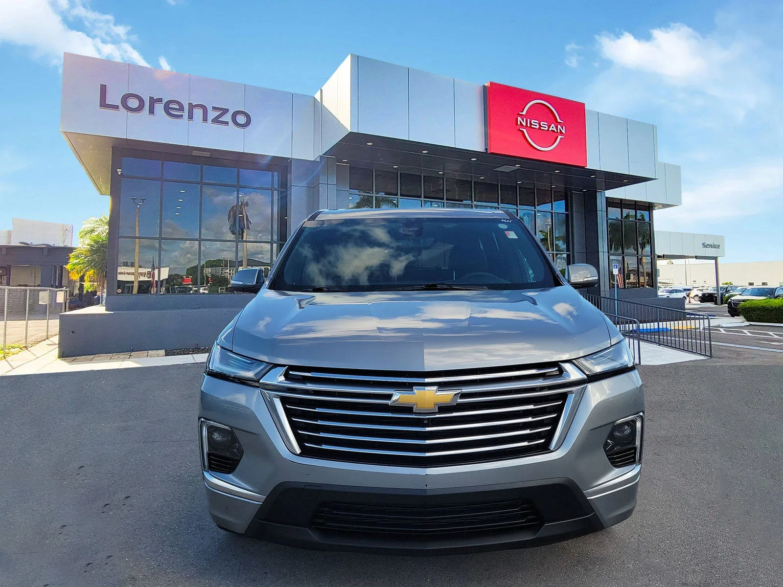 2023 Chevrolet Traverse Premier photo 2