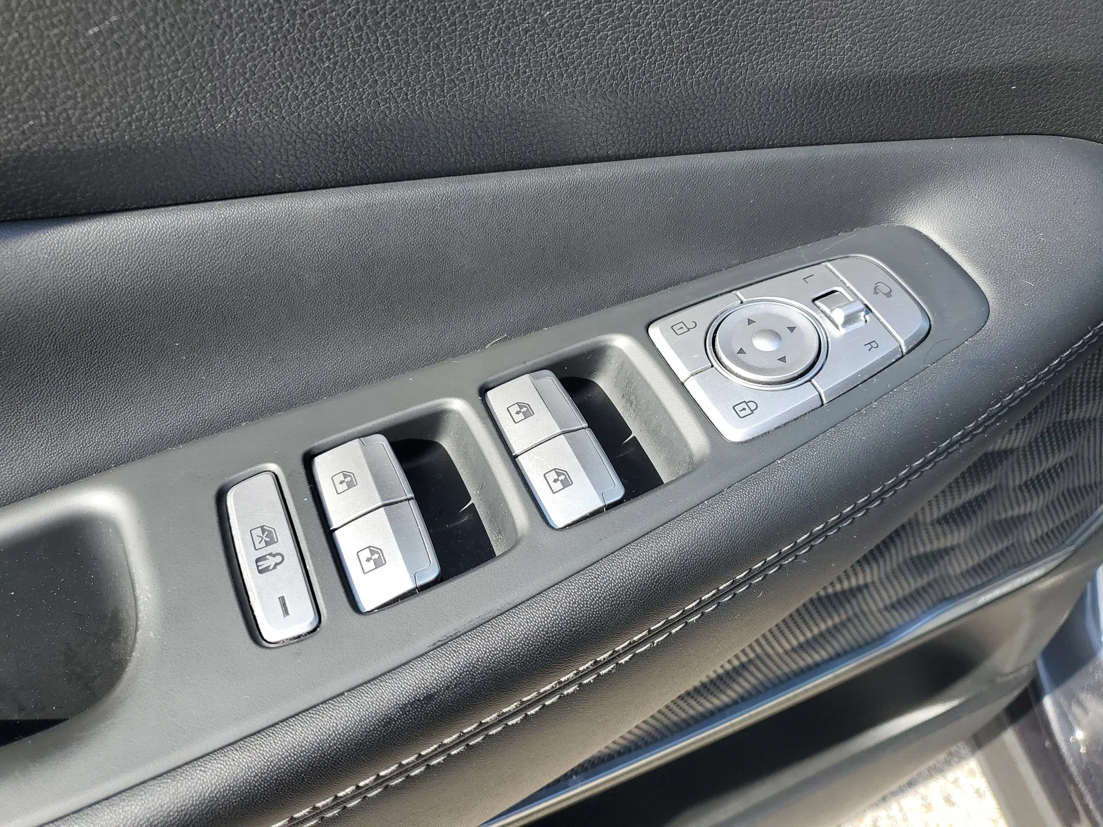 2022 Hyundai Santa Fe Calligraphy photo 35