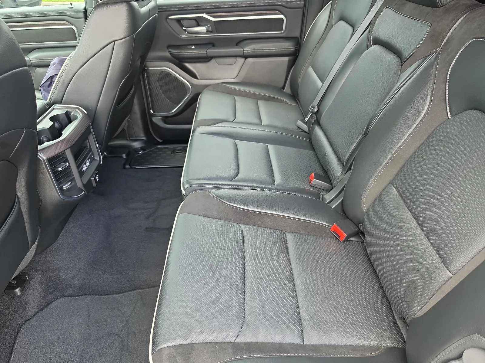 2026 RAM 1500 Laramie 4WD photo 12