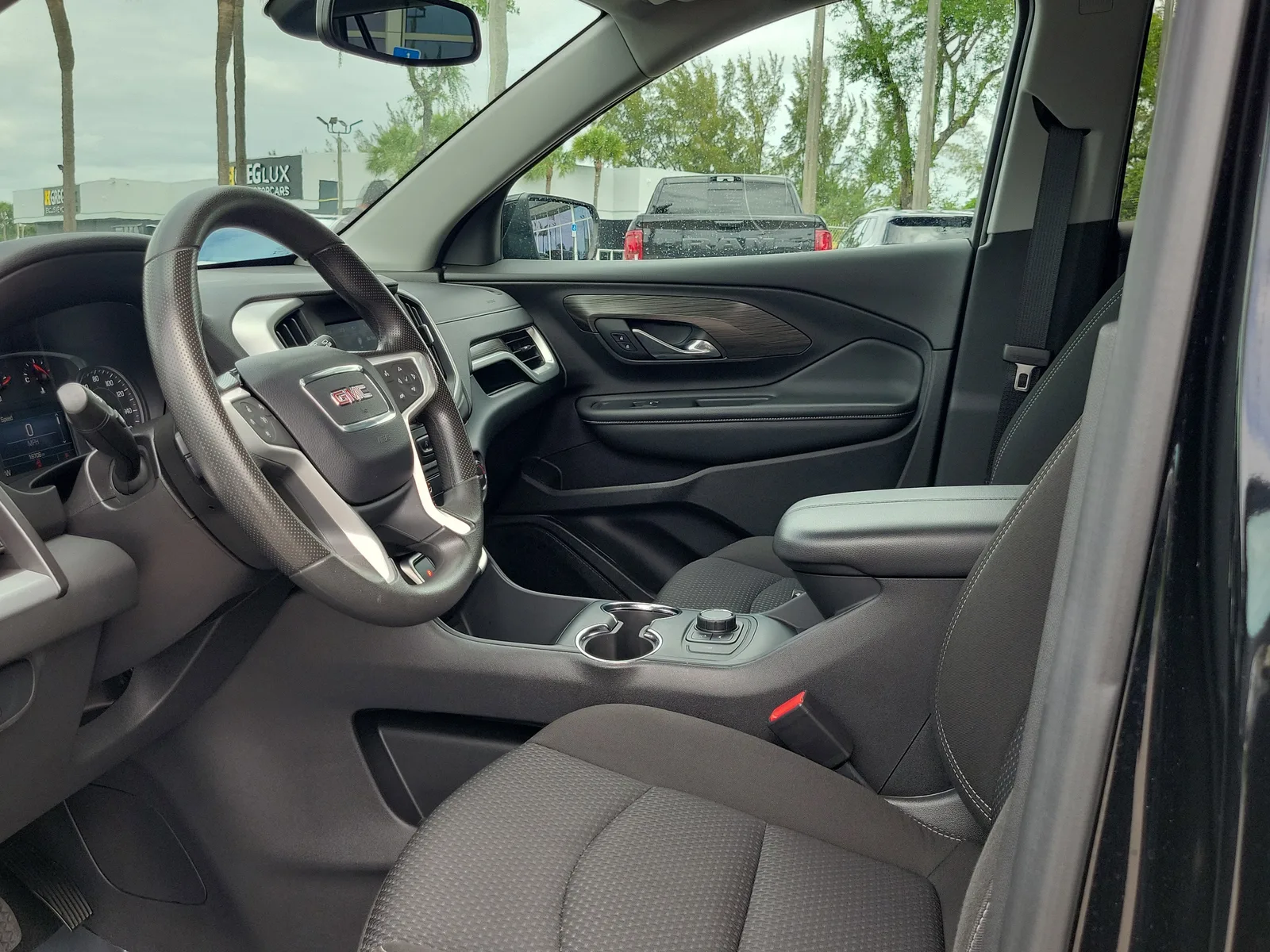 2024 GMC Terrain SLE photo 11