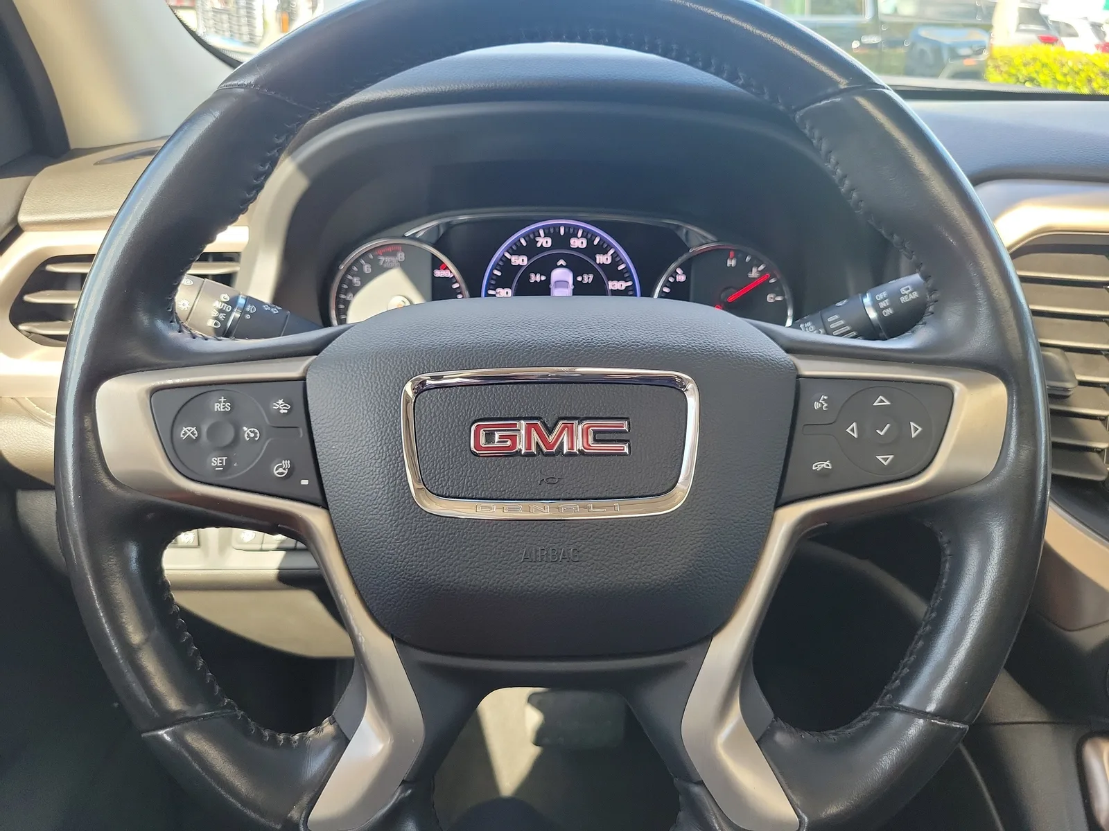 2020 GMC Acadia Denali photo 18