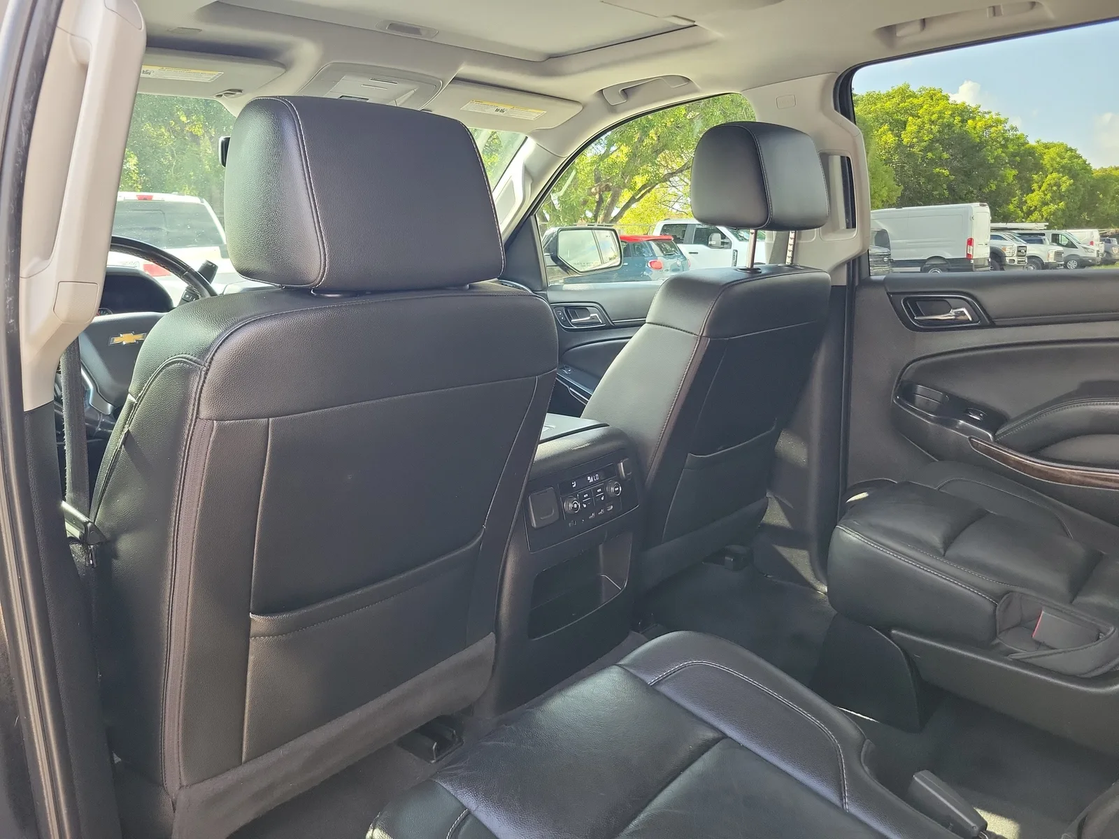 2020 Chevrolet Suburban LT photo 18
