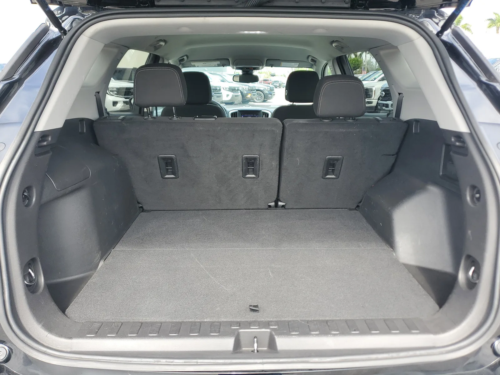 2024 GMC Terrain SLE photo 13