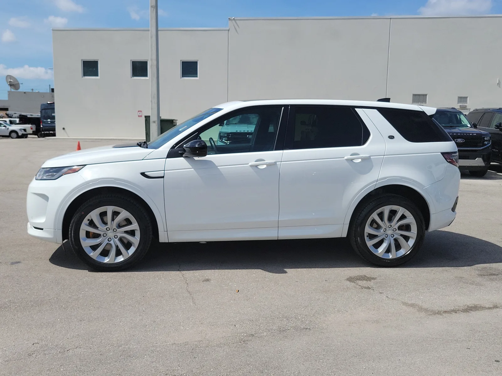 2023 Land Rover Discovery Sport S R-Dynamic photo 8