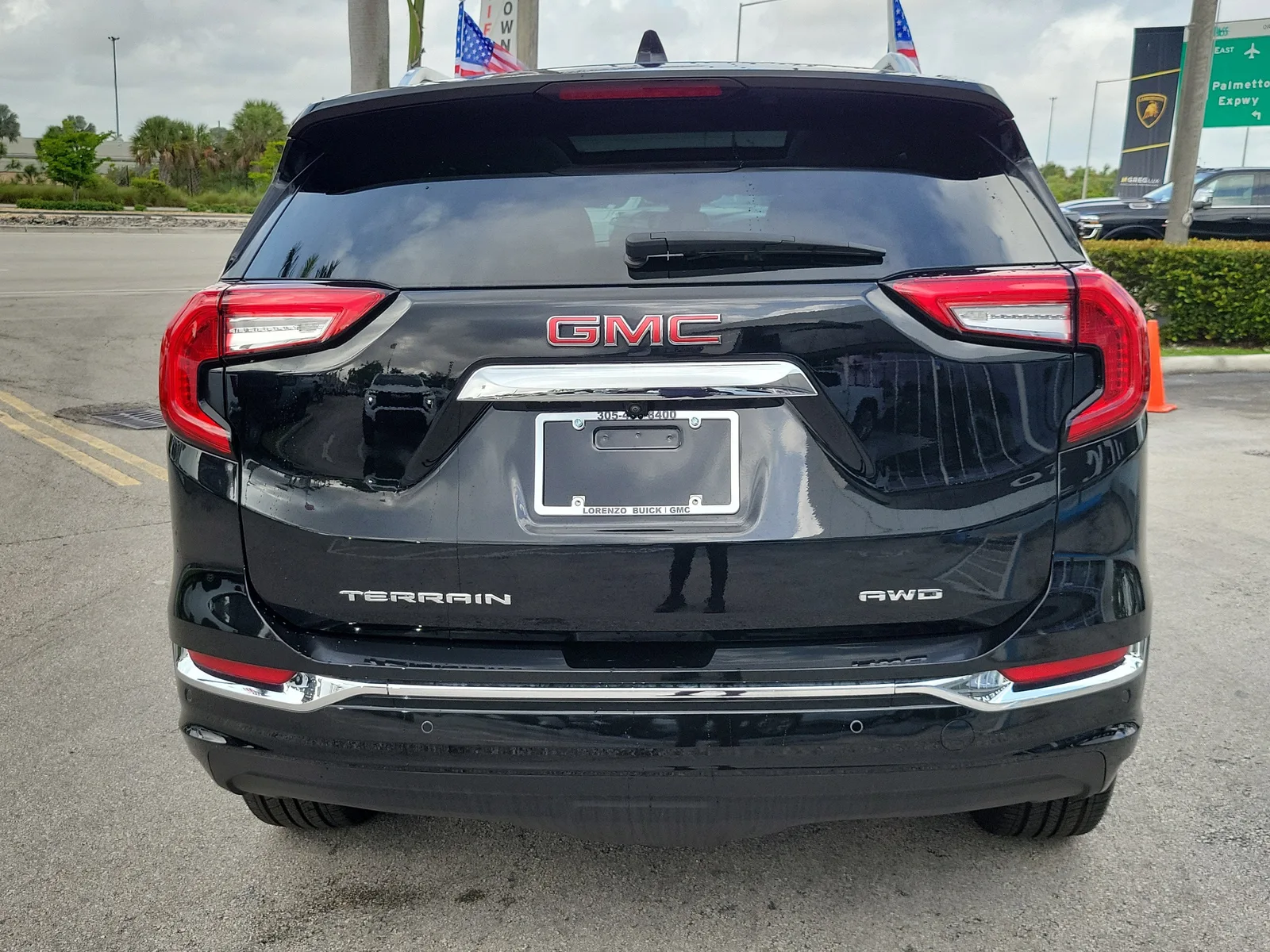 2024 GMC Terrain Denali photo 6