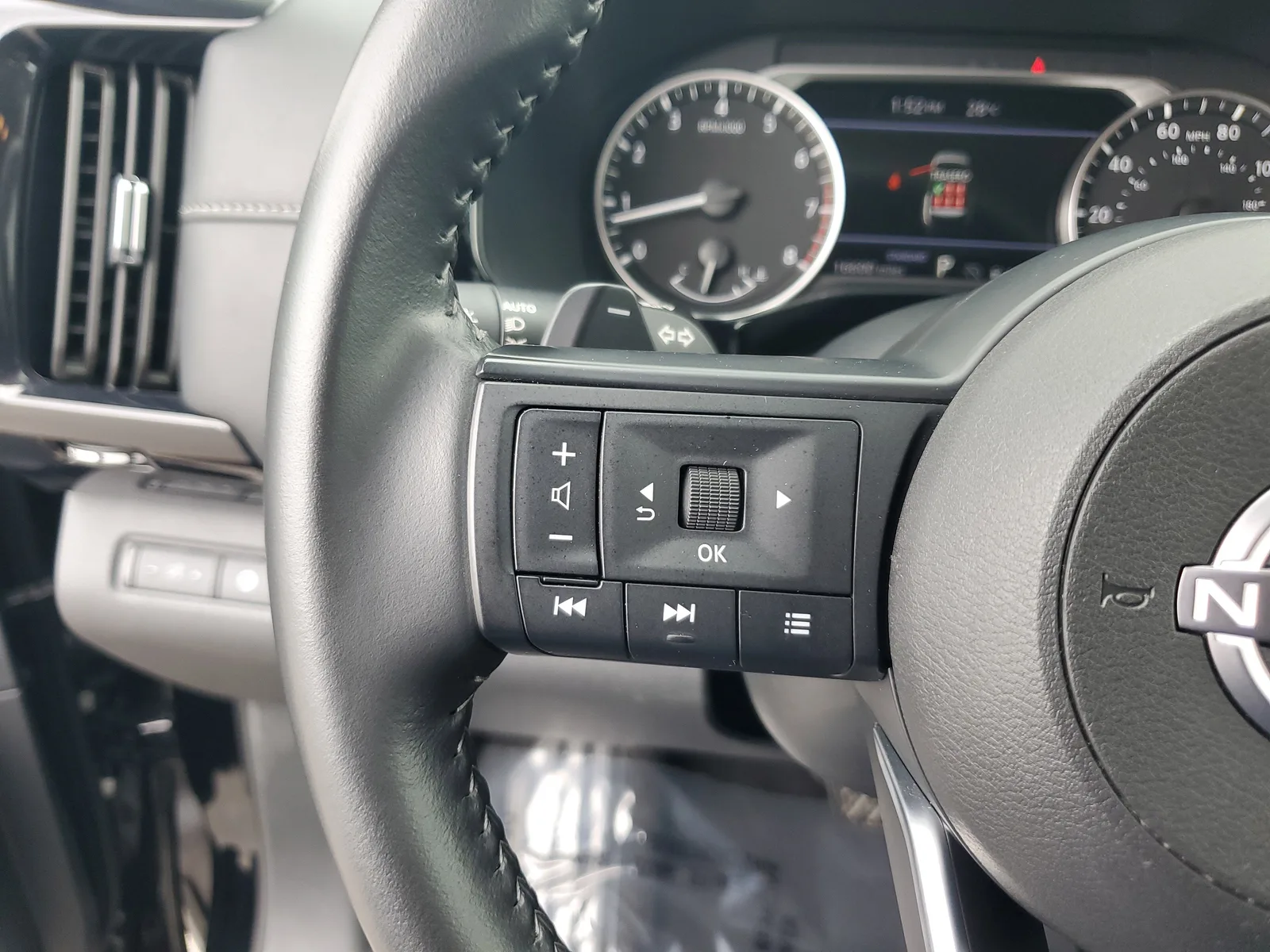 2025 Nissan Pathfinder SV photo 22