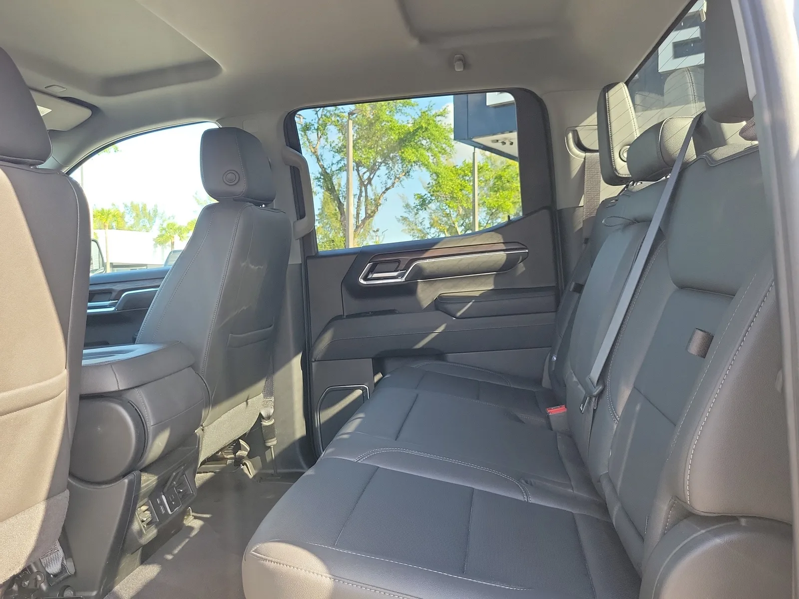 2024 GMC Sierra 1500 SLT photo 13