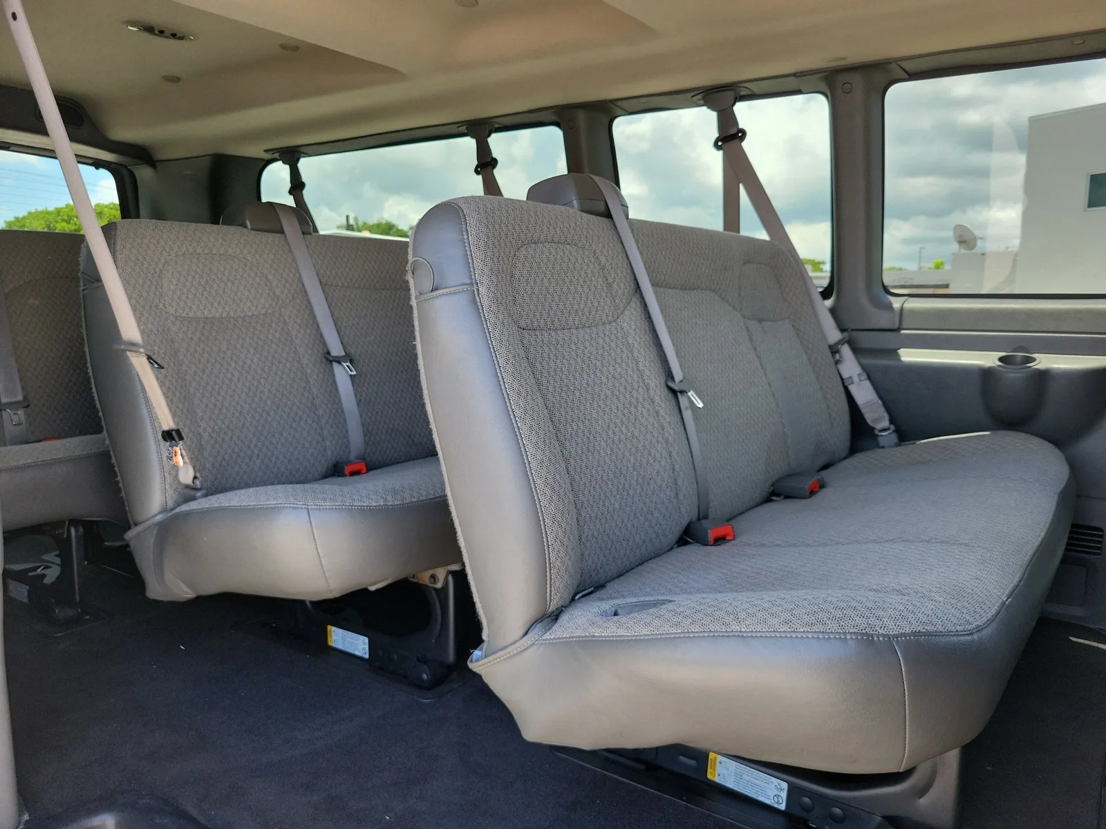 2025 Chevrolet Express Passenger LT photo 20