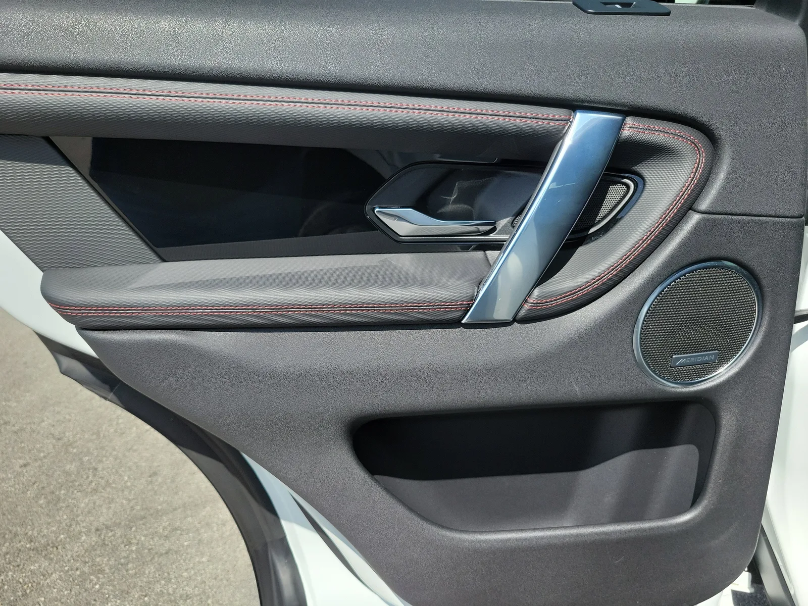 2023 Land Rover Discovery Sport S R-Dynamic photo 29