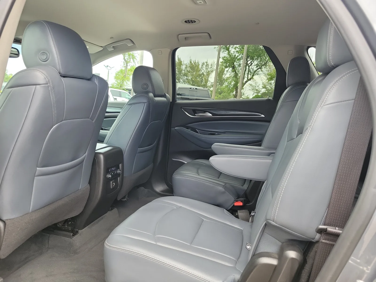 2021 Buick Enclave Essence photo 13