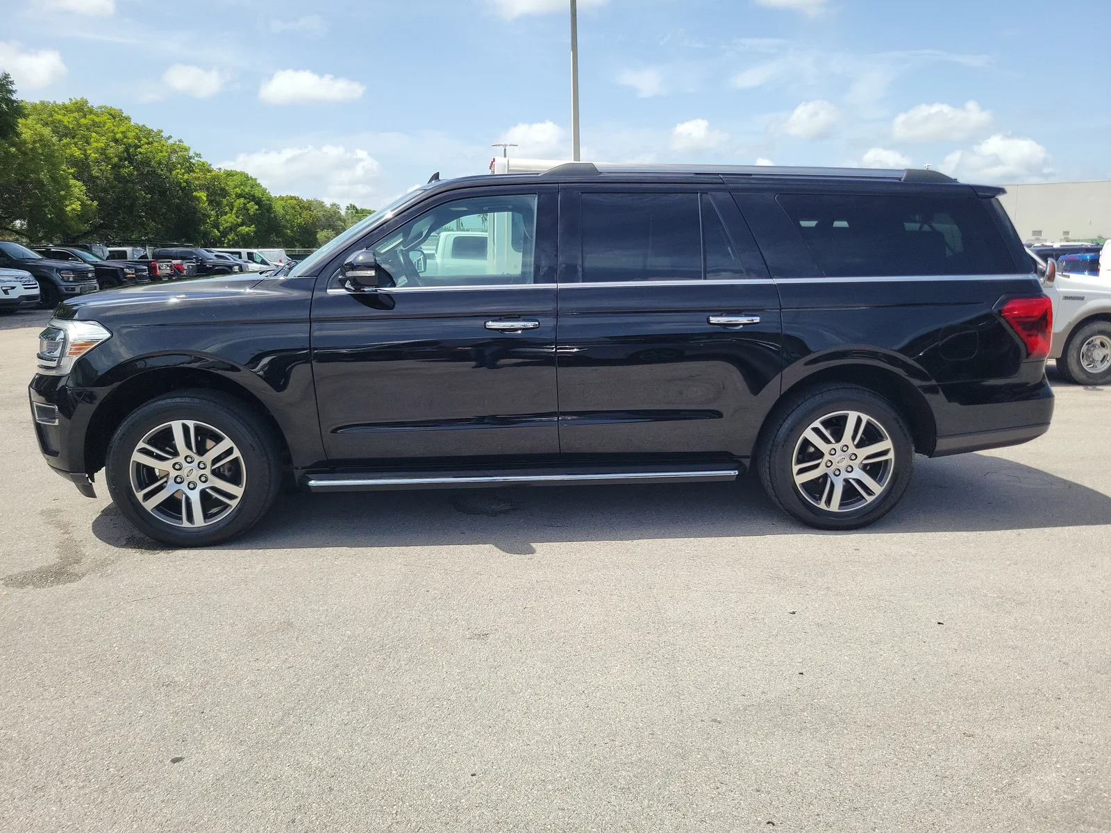 2023 Ford Expedition Max Limited 4WD photo 8