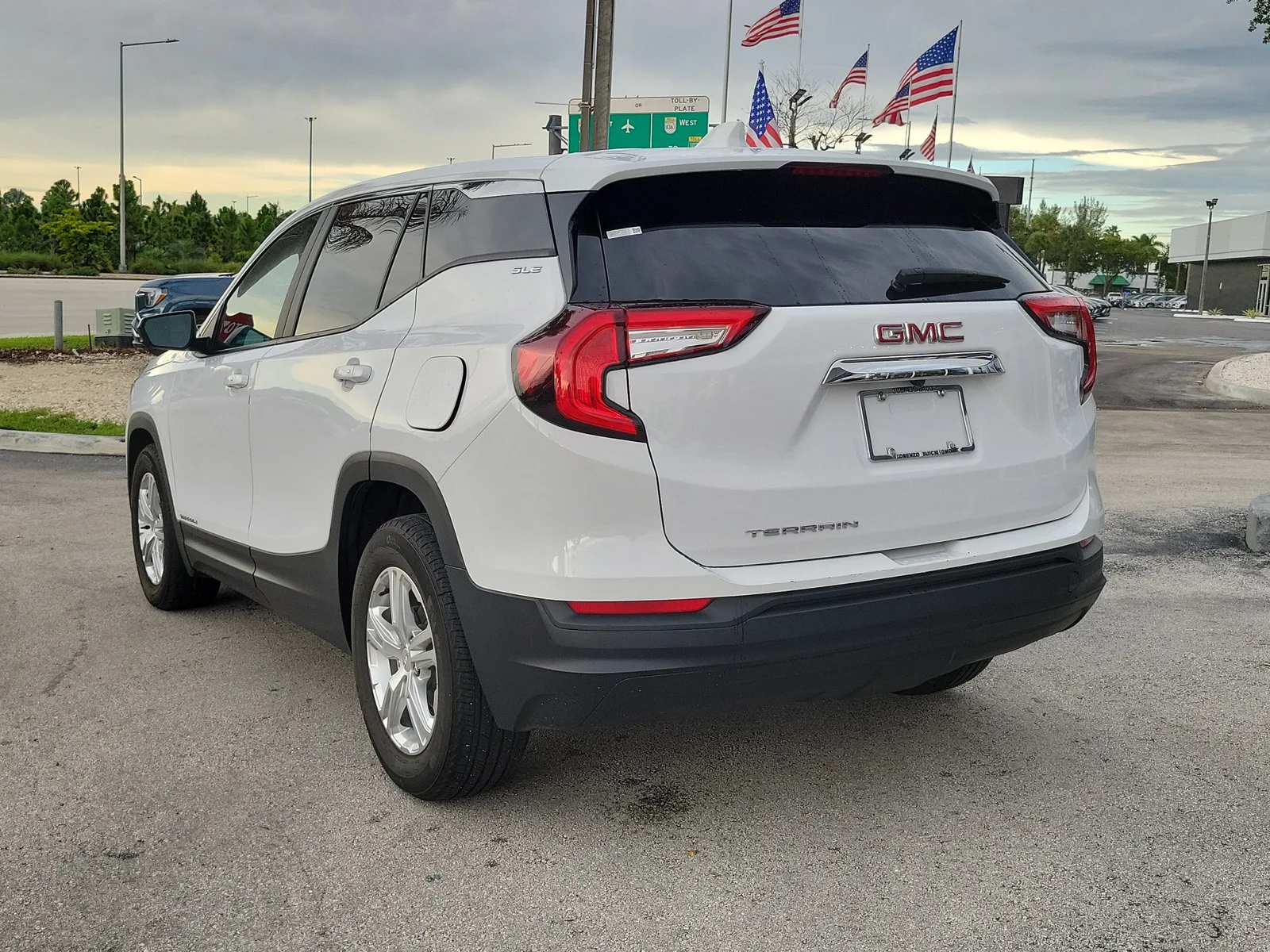 2024 GMC Terrain SLE photo 7