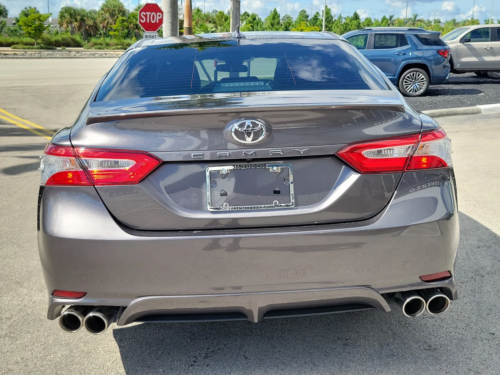 2020 Toyota Camry SE photo 6