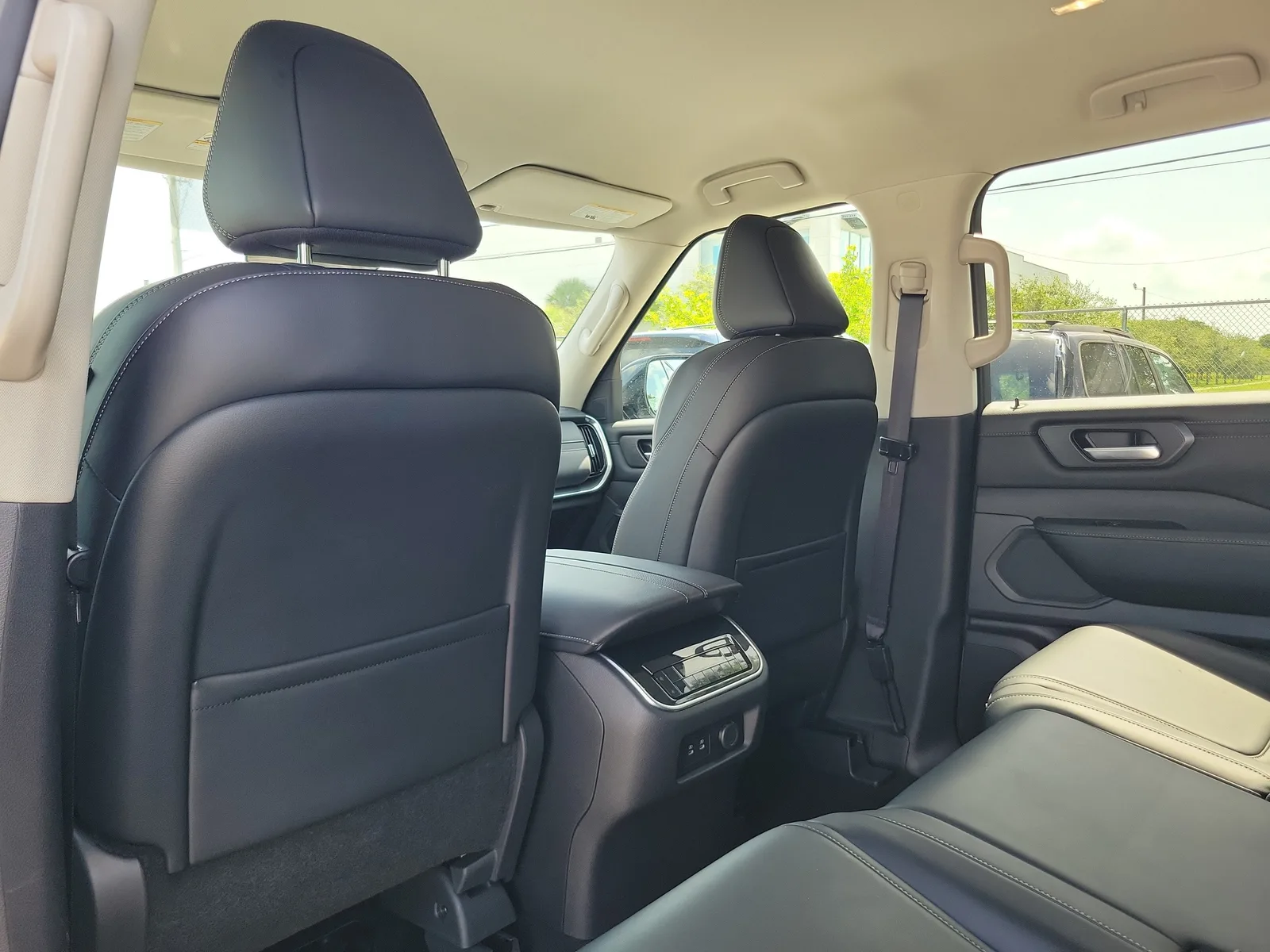 2026 Nissan Armada SV photo 15