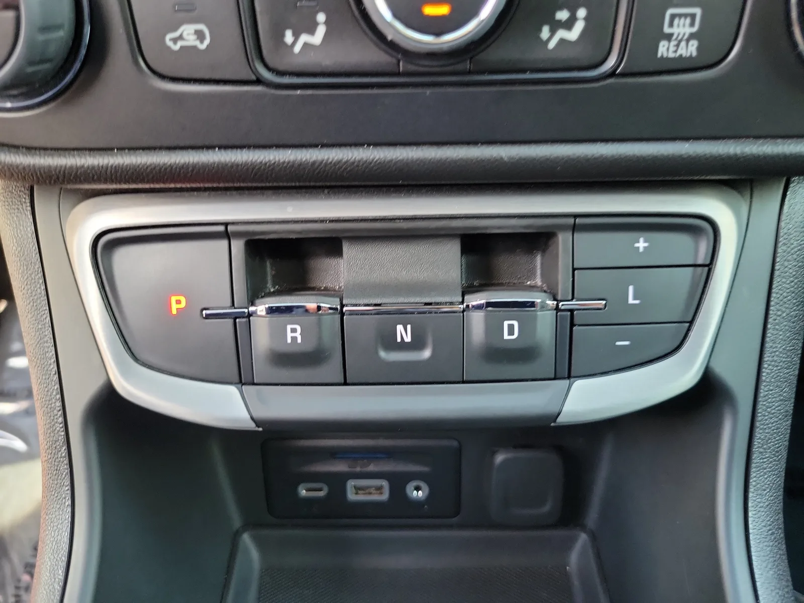 2024 GMC Terrain SLT photo 21
