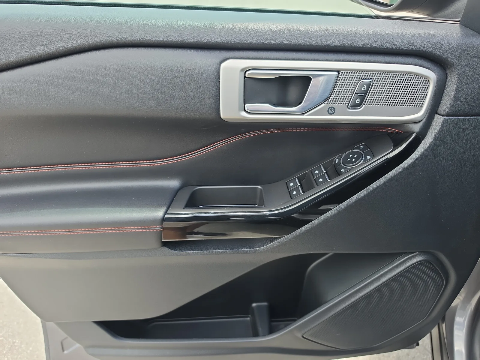 2022 Ford Explorer ST-Line photo 20