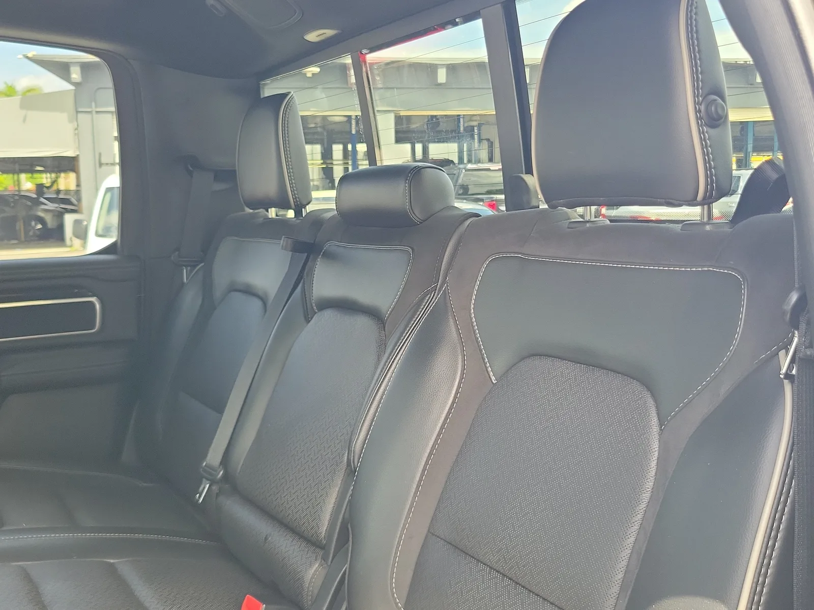 2019 RAM 1500 Laramie 4WD photo 15