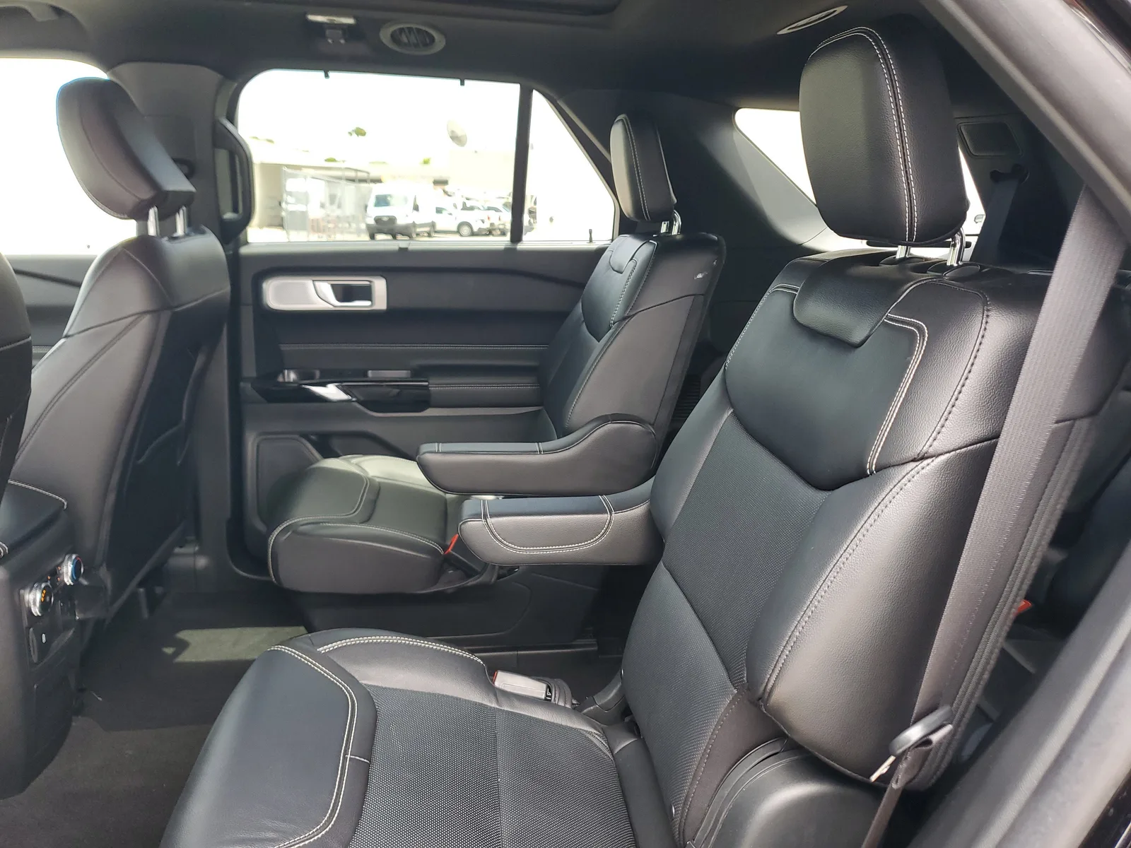 2023 Ford Explorer ST 4WD photo 13