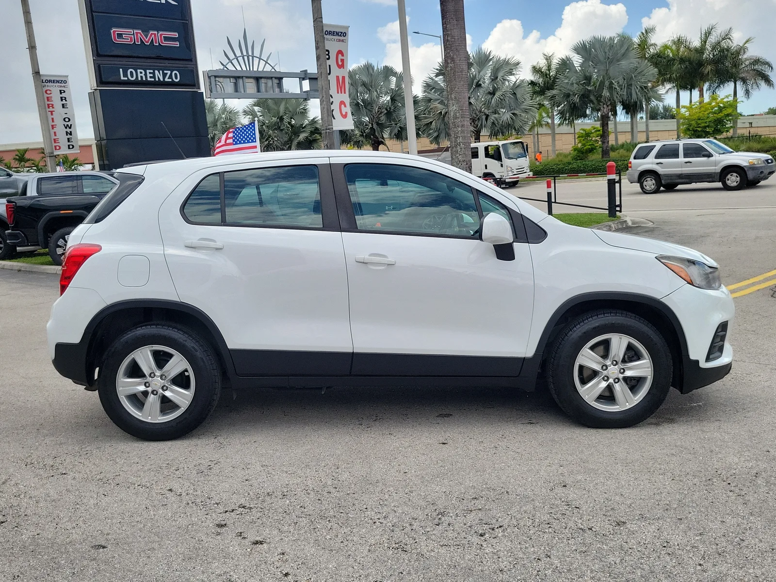 2020 Chevrolet Trax LS photo 4