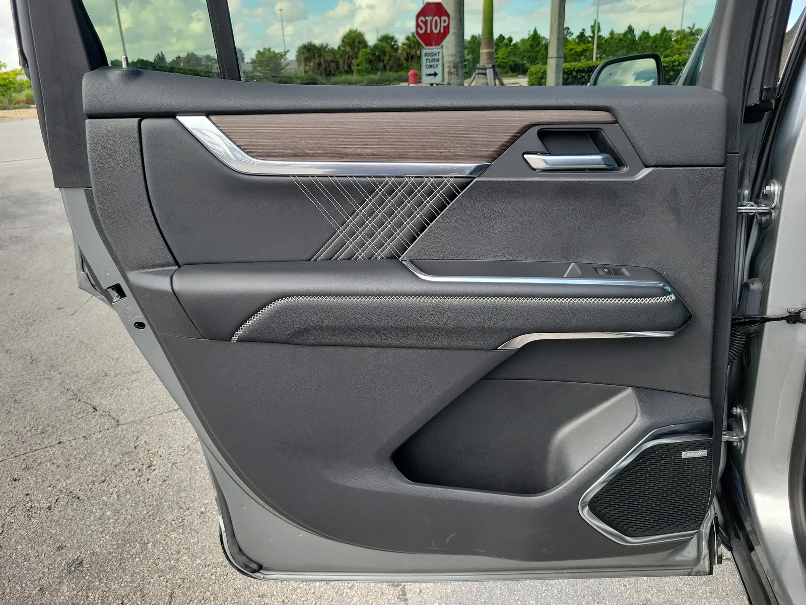 2025 GMC Acadia Denali photo 26